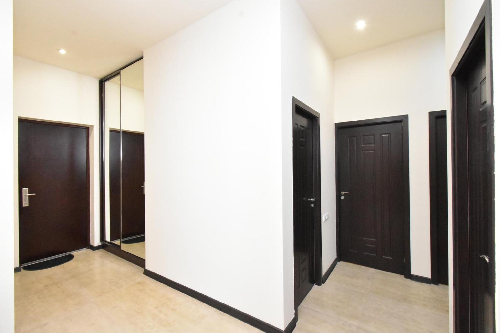 Aram street, 3 bedrooms Grand and Sunny apartment DI64