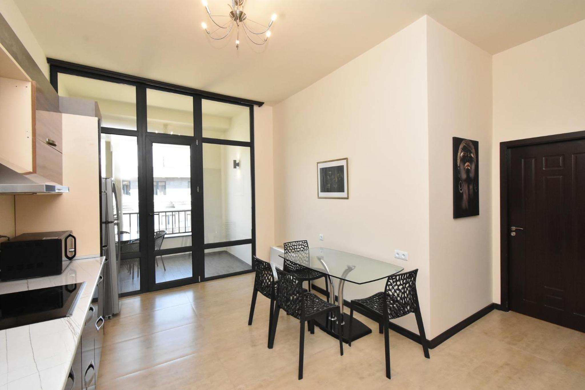 Aram street, 3 bedrooms Grand and Sunny apartment DI64