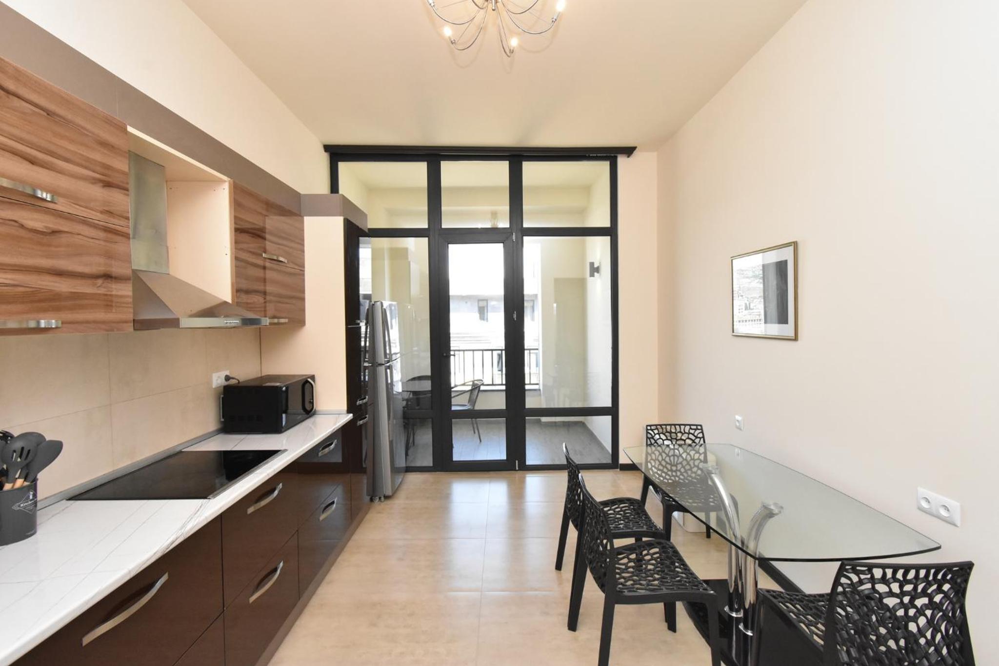 Aram street, 3 bedrooms Grand and Sunny apartment DI64