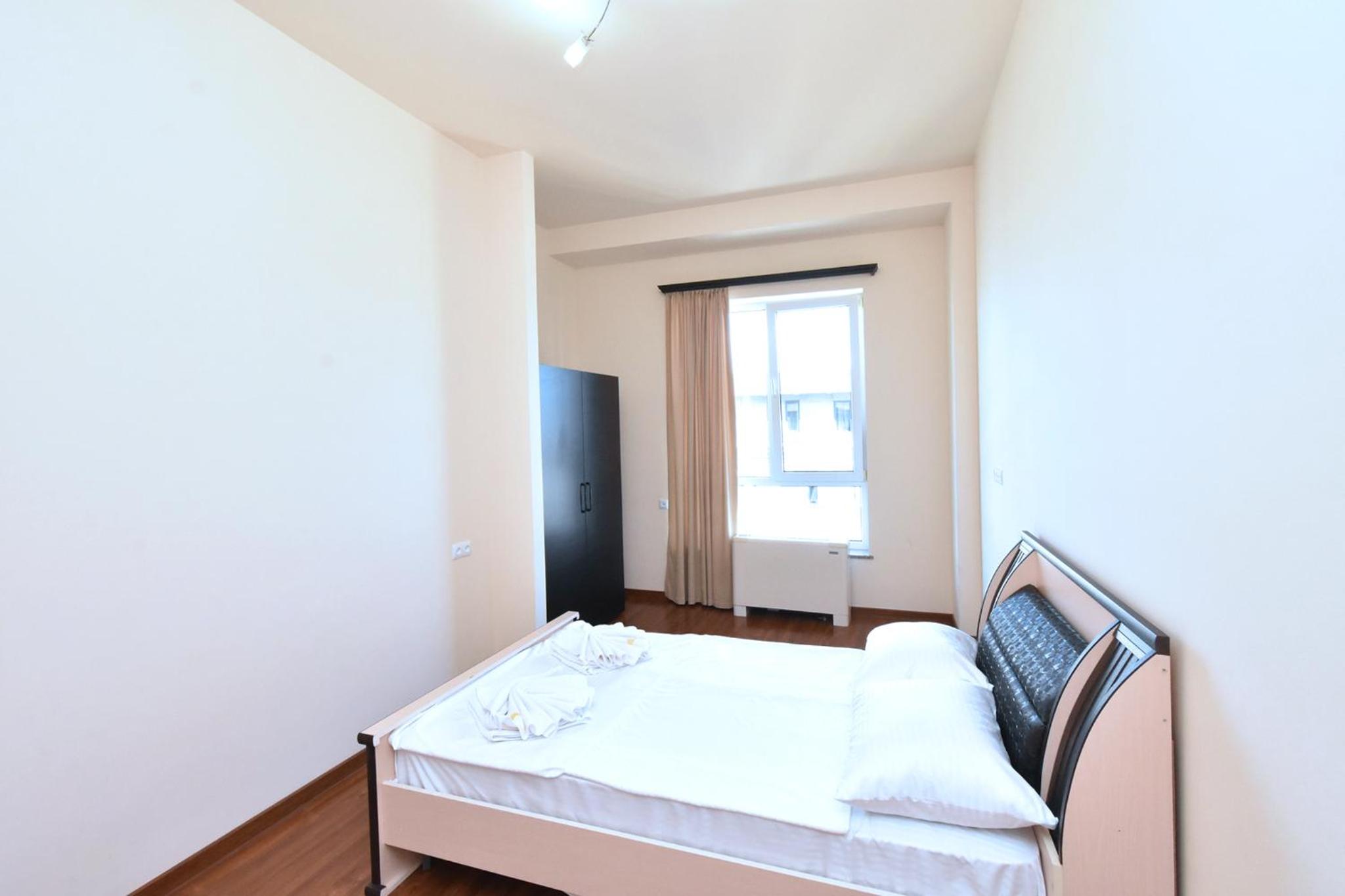 Aram street, 3 bedrooms Grand and Sunny apartment DI64