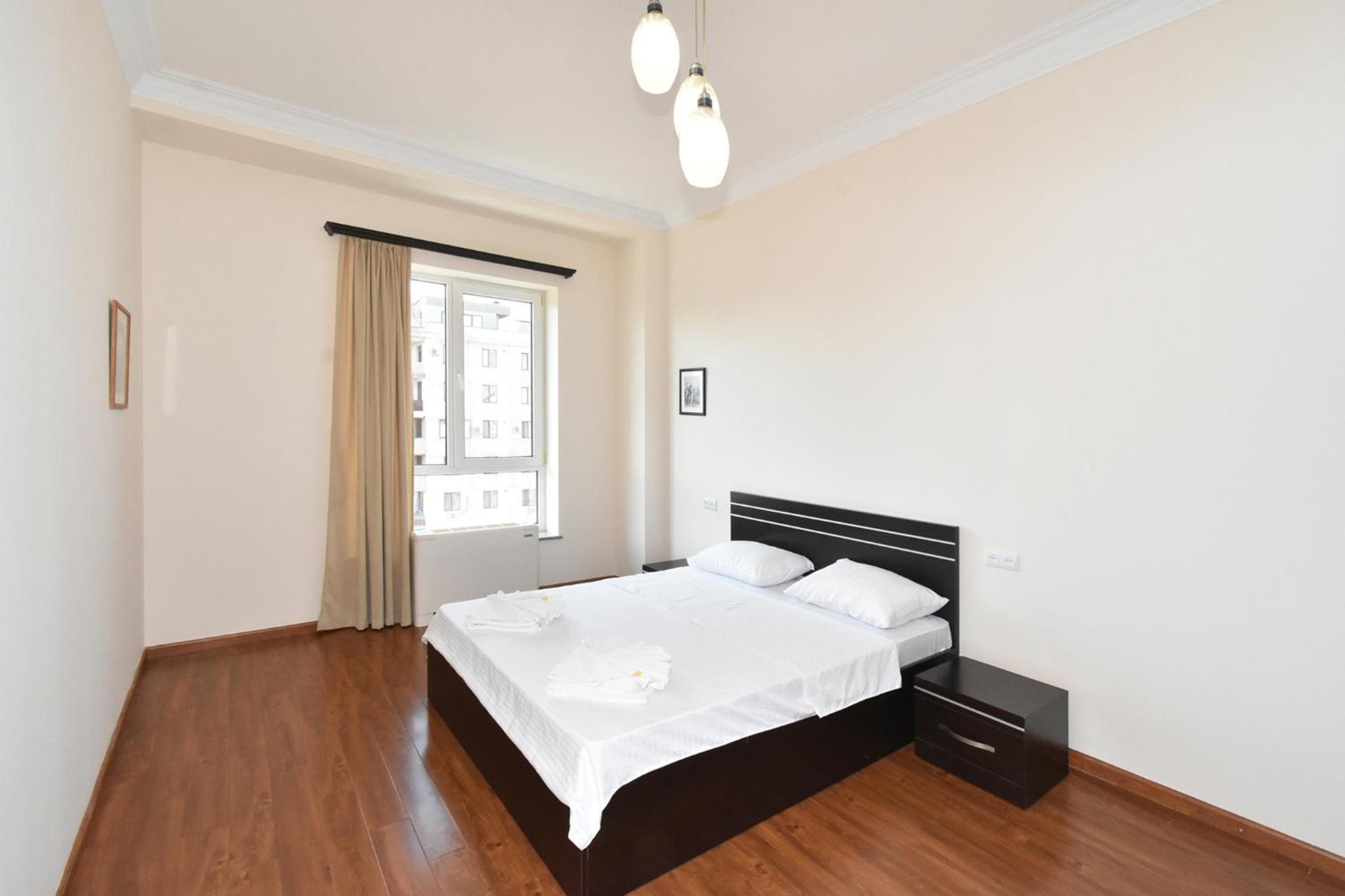 Aram street, 3 bedrooms Grand and Sunny apartment DI64