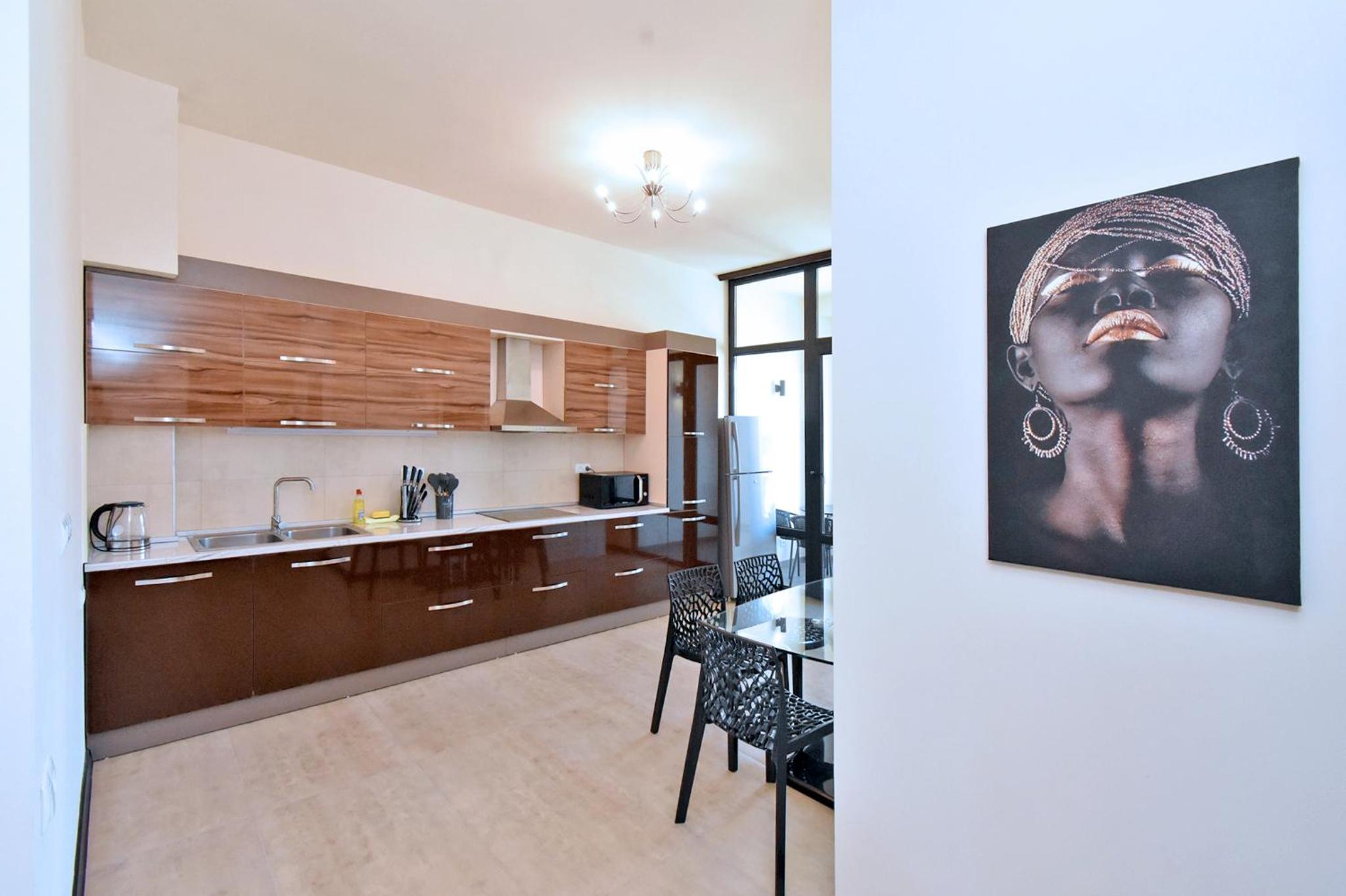 Aram street, 3 bedrooms Grand and Sunny apartment DI64