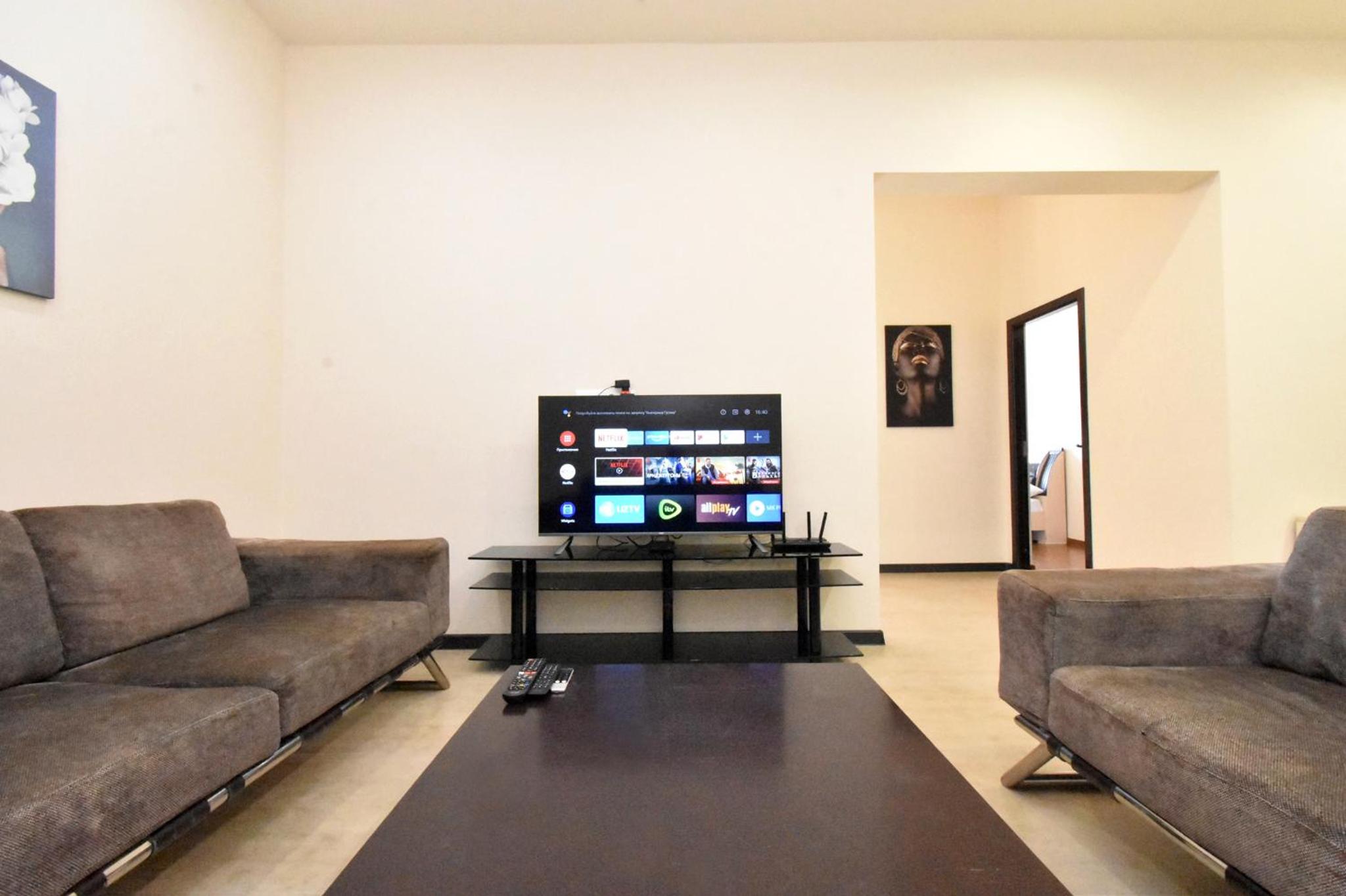 Aram street, 3 bedrooms Grand and Sunny apartment DI64