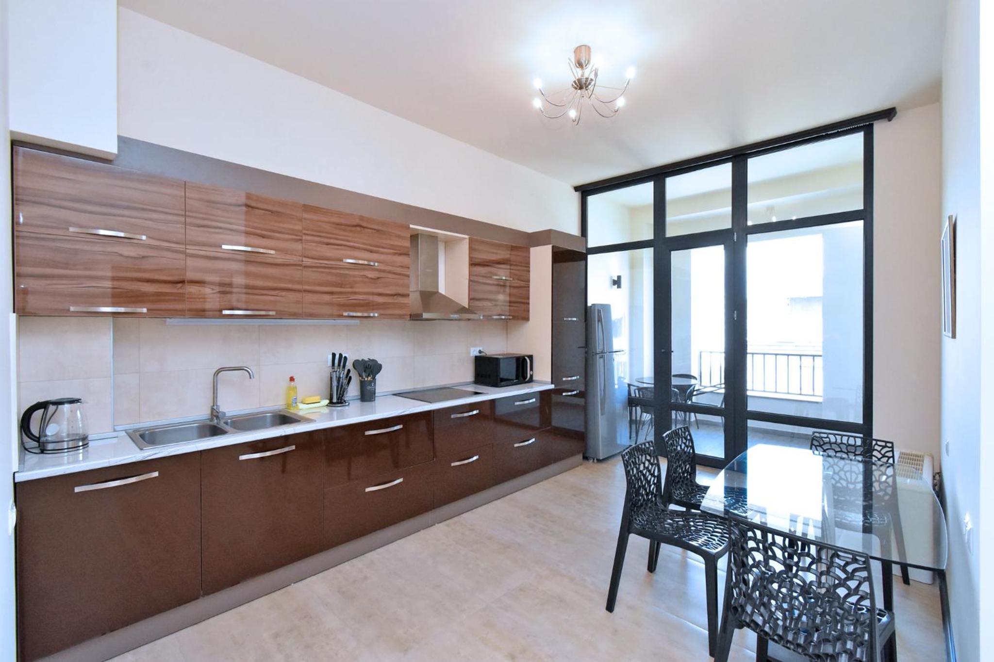 Aram street, 3 bedrooms Grand and Sunny apartment DI64
