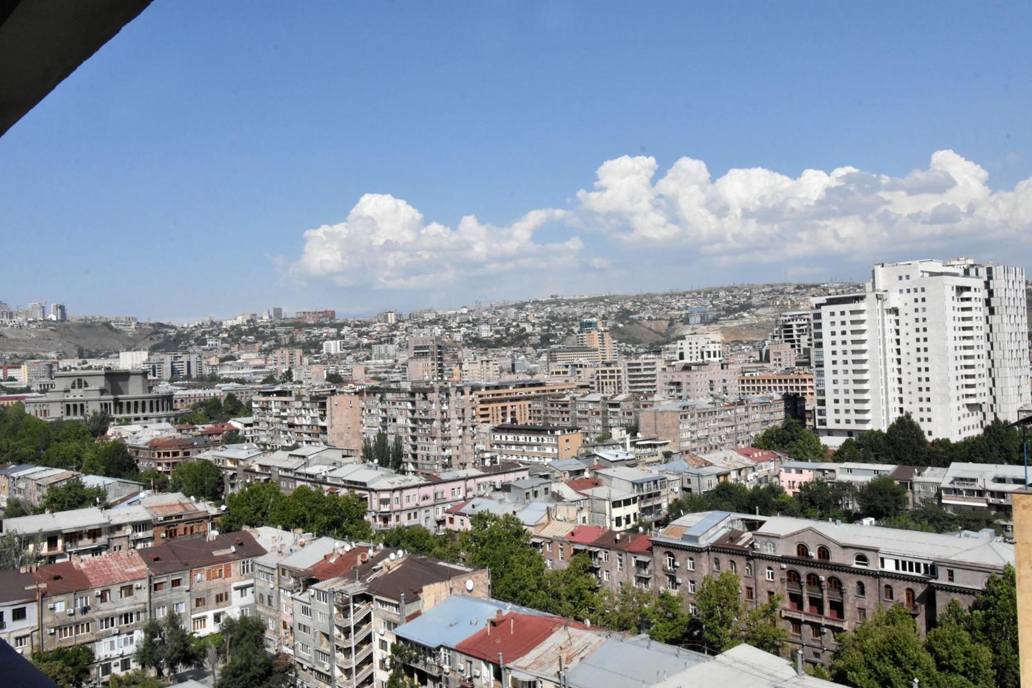 Aram street, 3 bedrooms Grand and Sunny apartment DI64