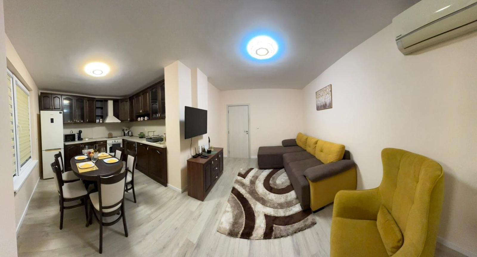 GRAND APARTMENT BOGORIDI - top center near to sea and sea garden
