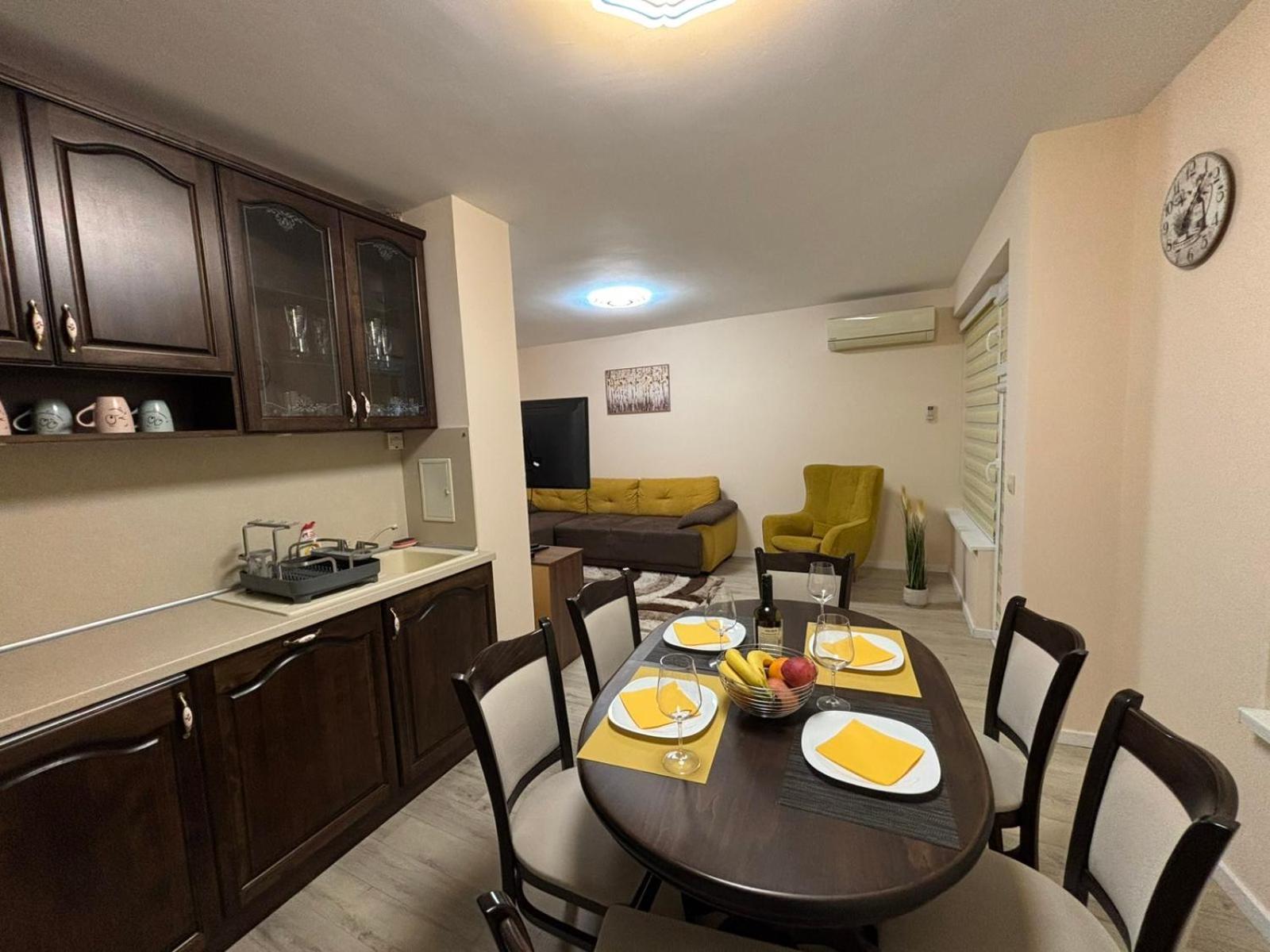 GRAND APARTMENT BOGORIDI - top center near to sea and sea garden