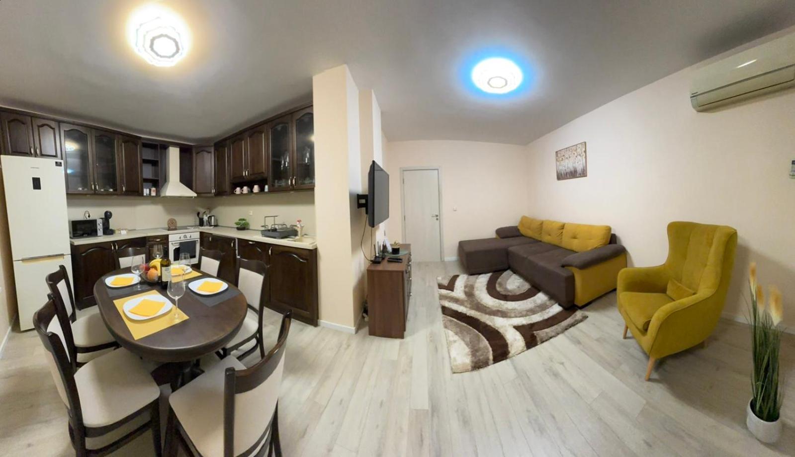 GRAND APARTMENT BOGORIDI - top center near to sea and sea garden