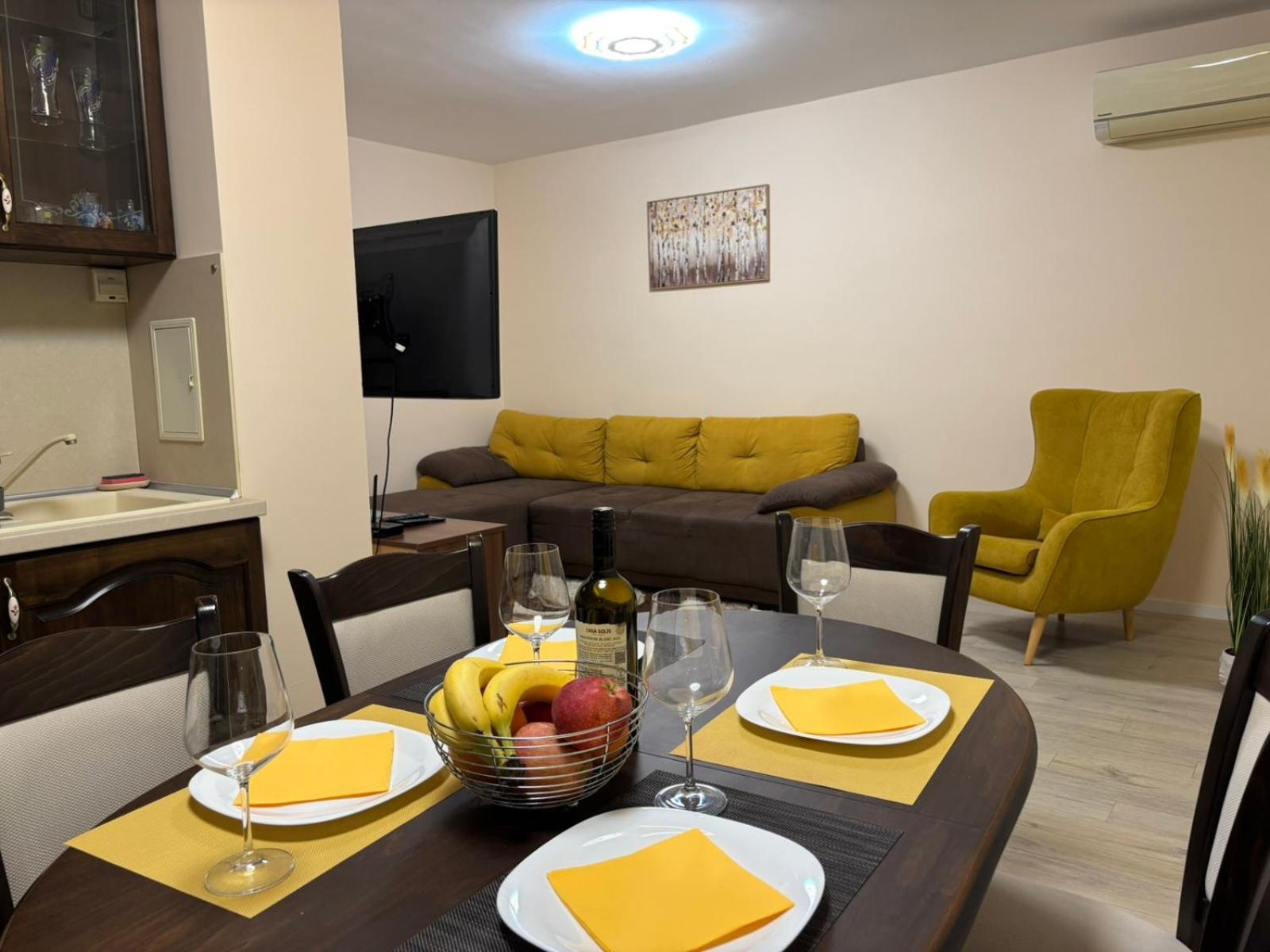 GRAND APARTMENT BOGORIDI - top center near to sea and sea garden
