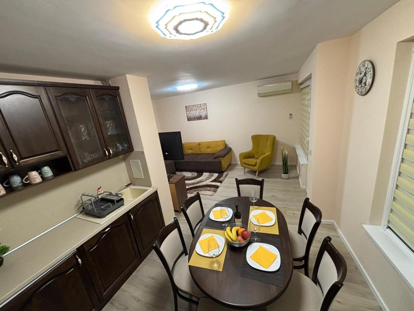 GRAND APARTMENT BOGORIDI - top center near to sea and sea garden