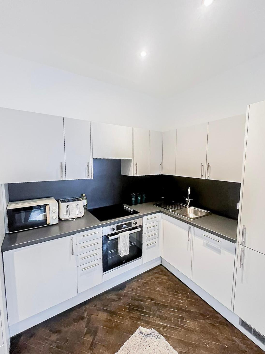 Modern 1-Bedroom Apartments near Shoreditch, Old Street & Hoxton by NourNest Apartments