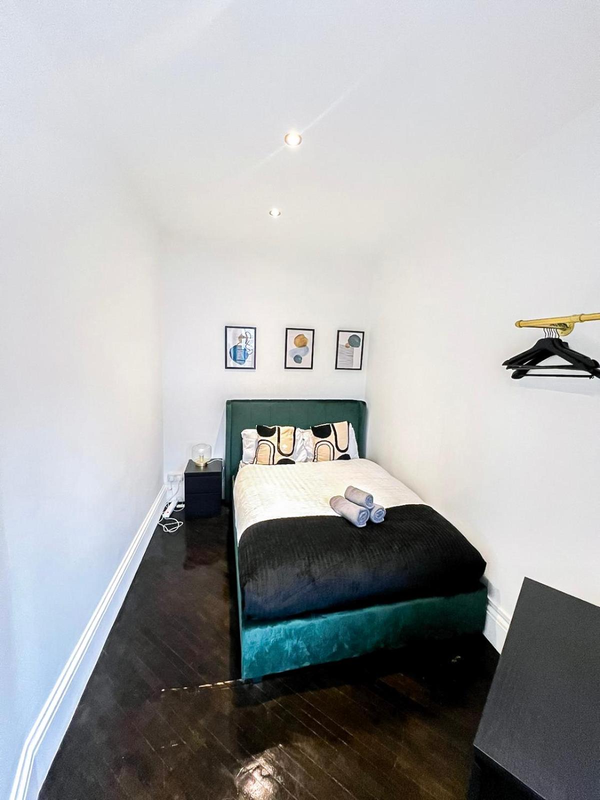 Modern 1-Bedroom Apartments near Shoreditch, Old Street & Hoxton by NourNest Apartments