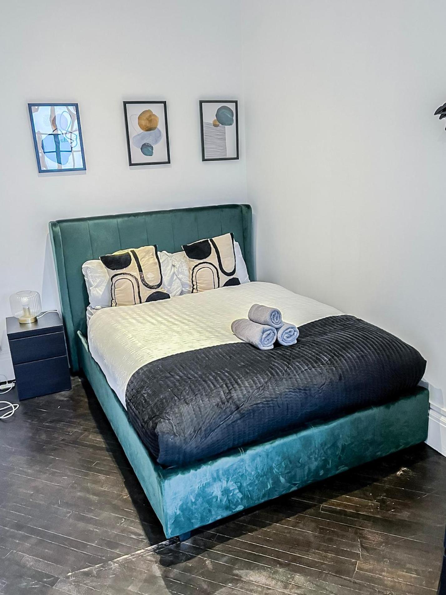 Modern 1-Bedroom Apartments near Shoreditch, Old Street & Hoxton by NourNest Apartments