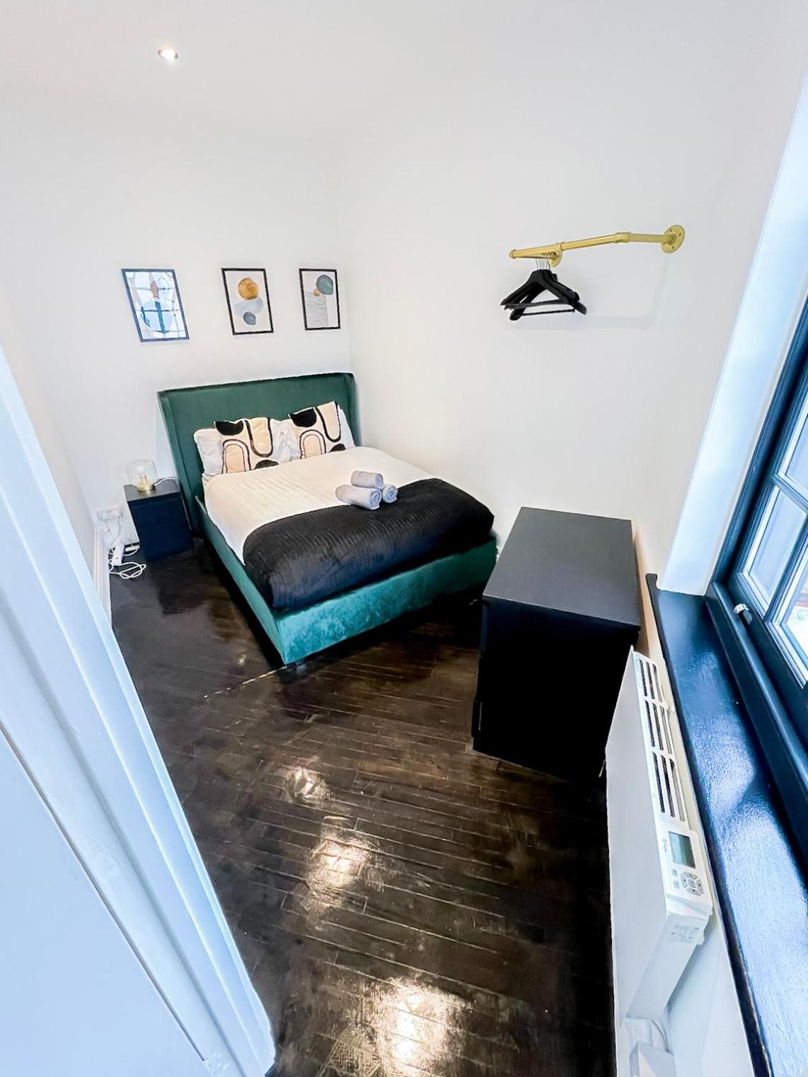 Modern 1-Bedroom Apartments near Shoreditch, Old Street & Hoxton by NourNest Apartments