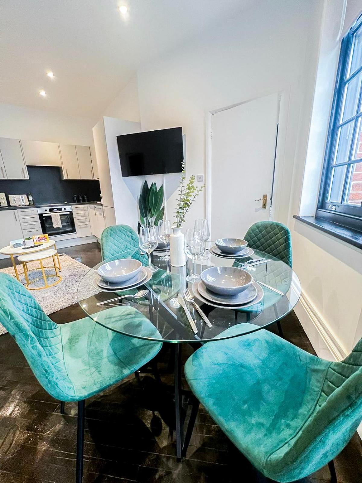 Modern 1-Bedroom Apartments near Shoreditch, Old Street & Hoxton by NourNest Apartments