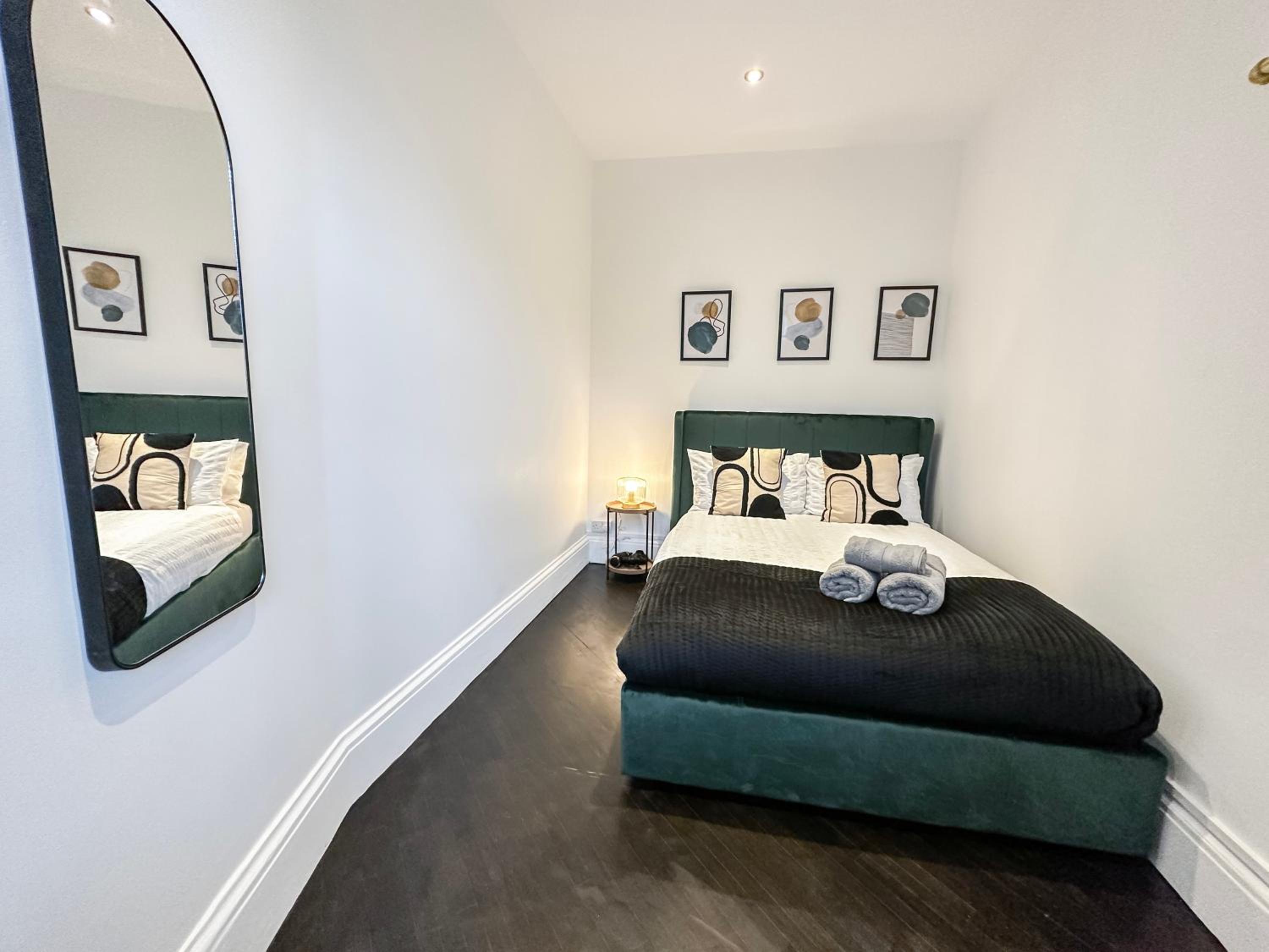 Modern 1-Bedroom Apartments near Shoreditch, Old Street & Hoxton by NourNest Apartments