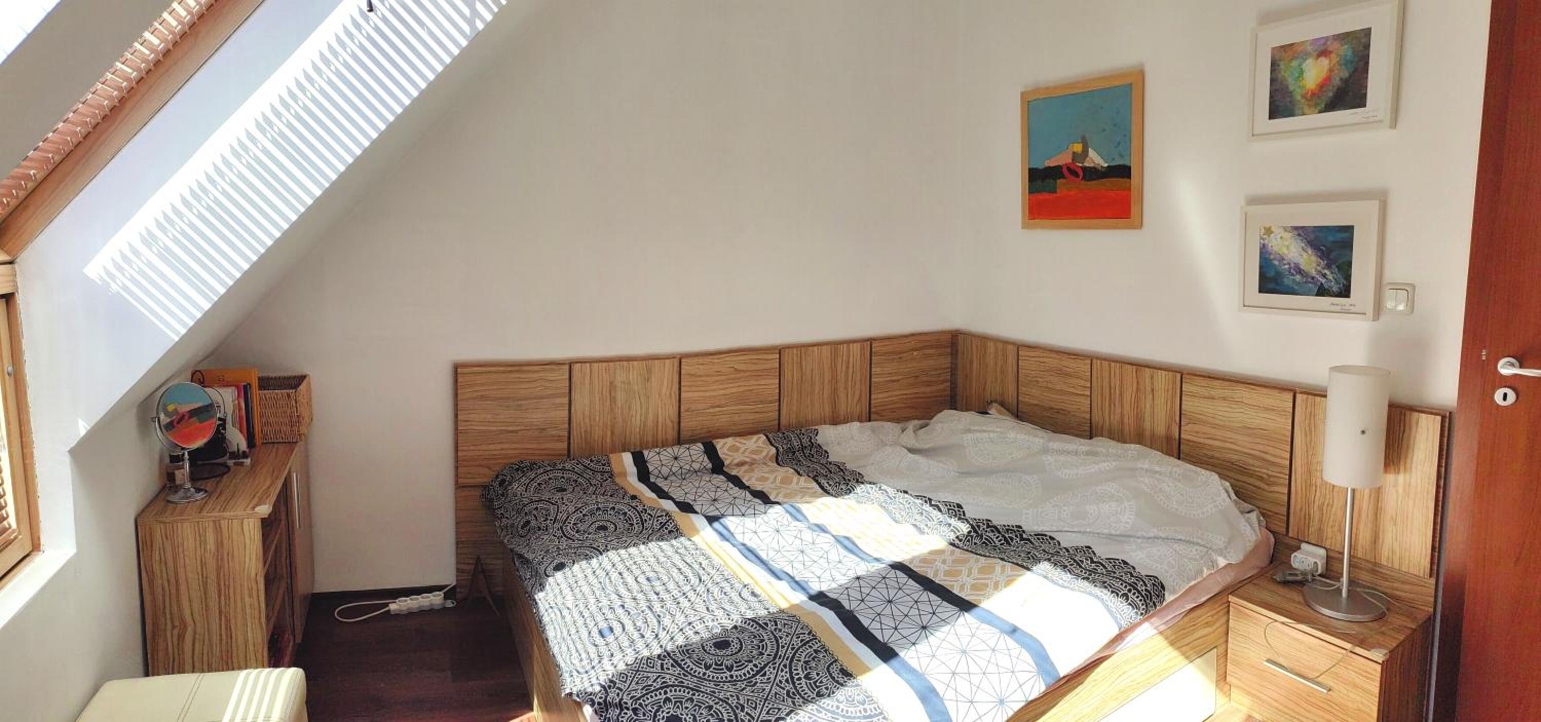 Hristy's 2 Bedroom Spacious Apartment plus GARAGE!!!