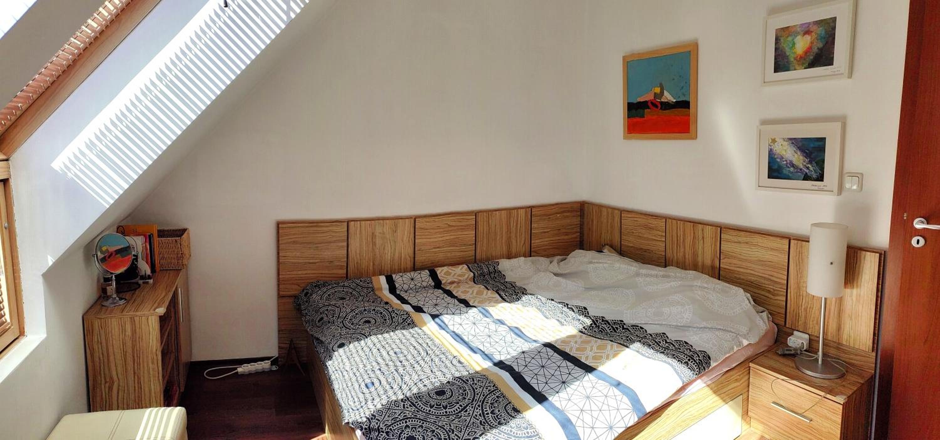 Hristy's 2 Bedroom Spacious Apartment plus GARAGE!!!
