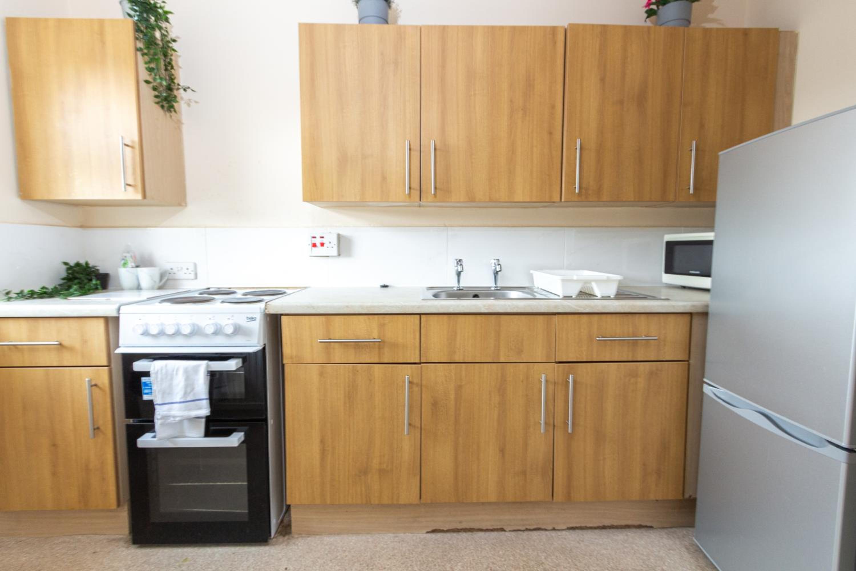 Convenient 1Bed Apt Close to Transport Links view 3