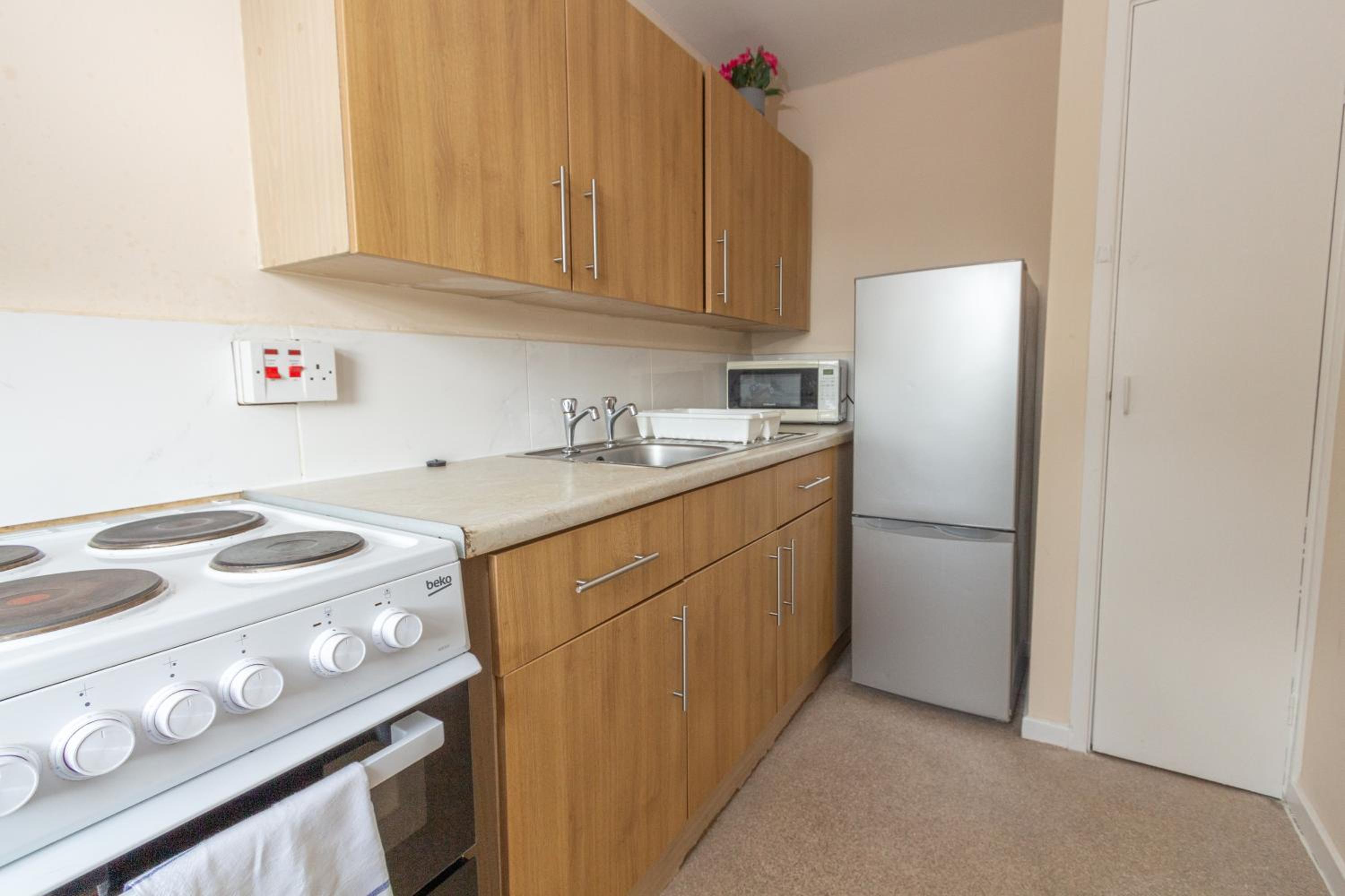 Convenient 1Bed Apt Close to Transport Links view 4