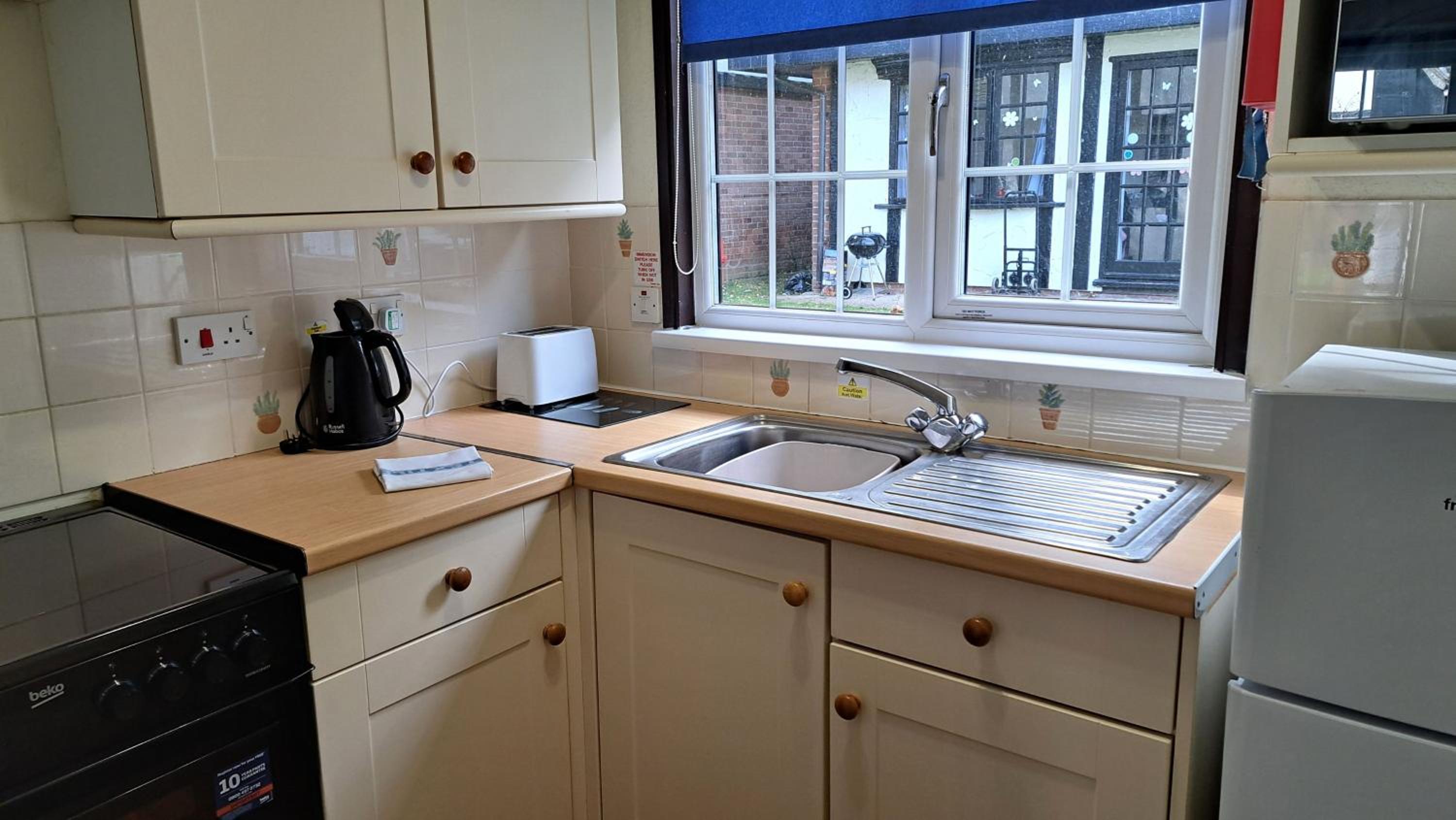15 Tudor Court, Tolroy Manor view 5