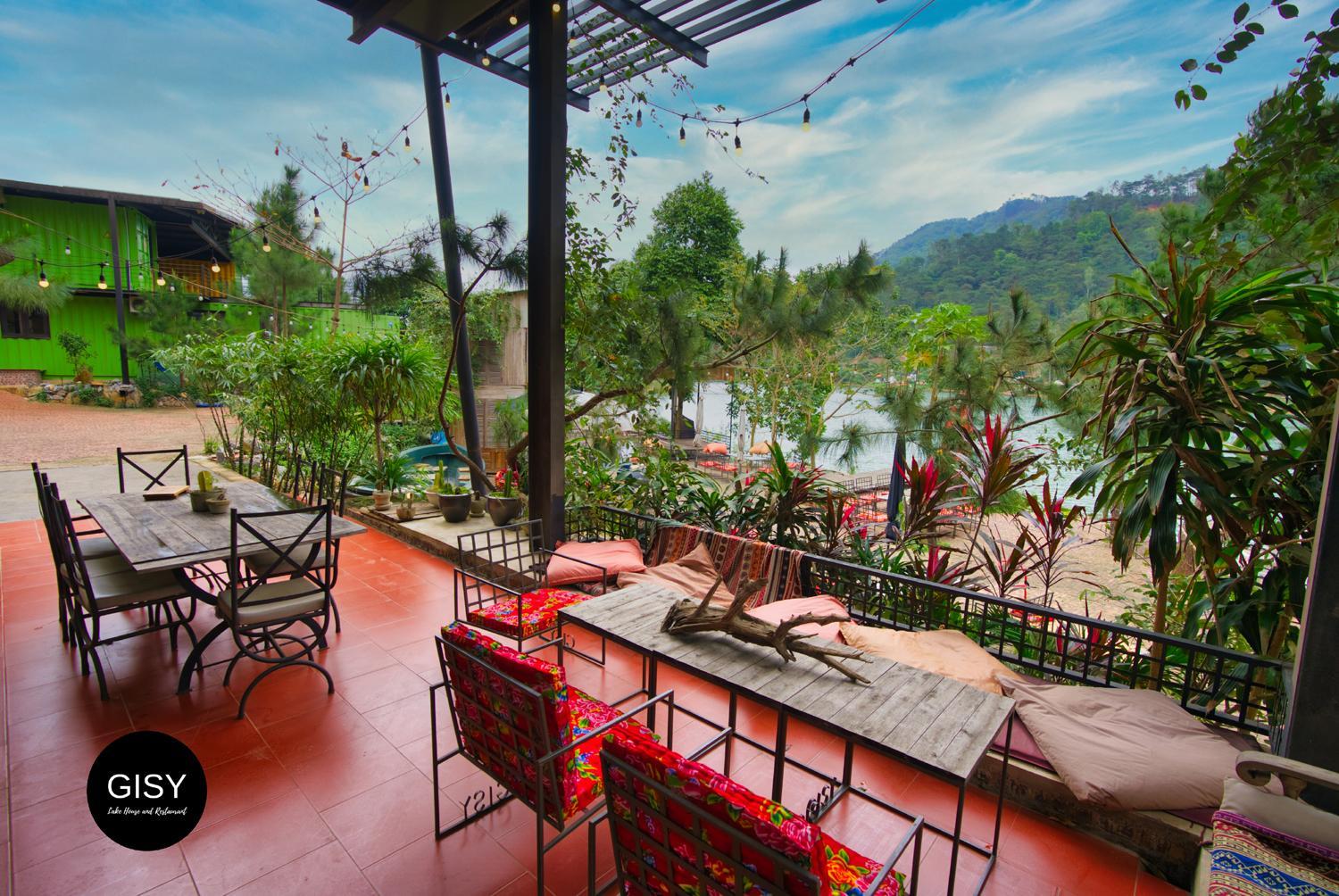 GISY Lake Hostel