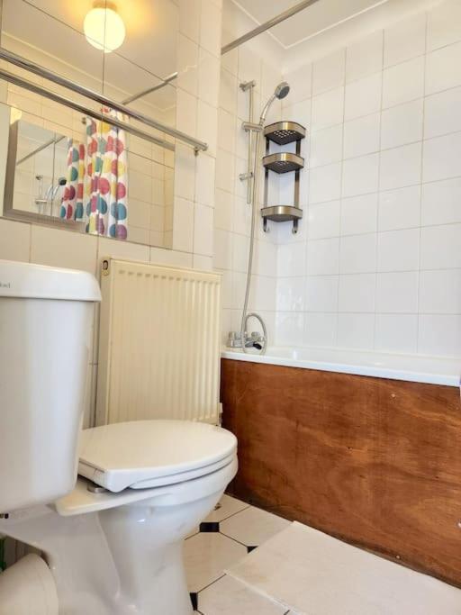 ST 1 - Newly refurbished Studio flat - close to tube 1-2 mins