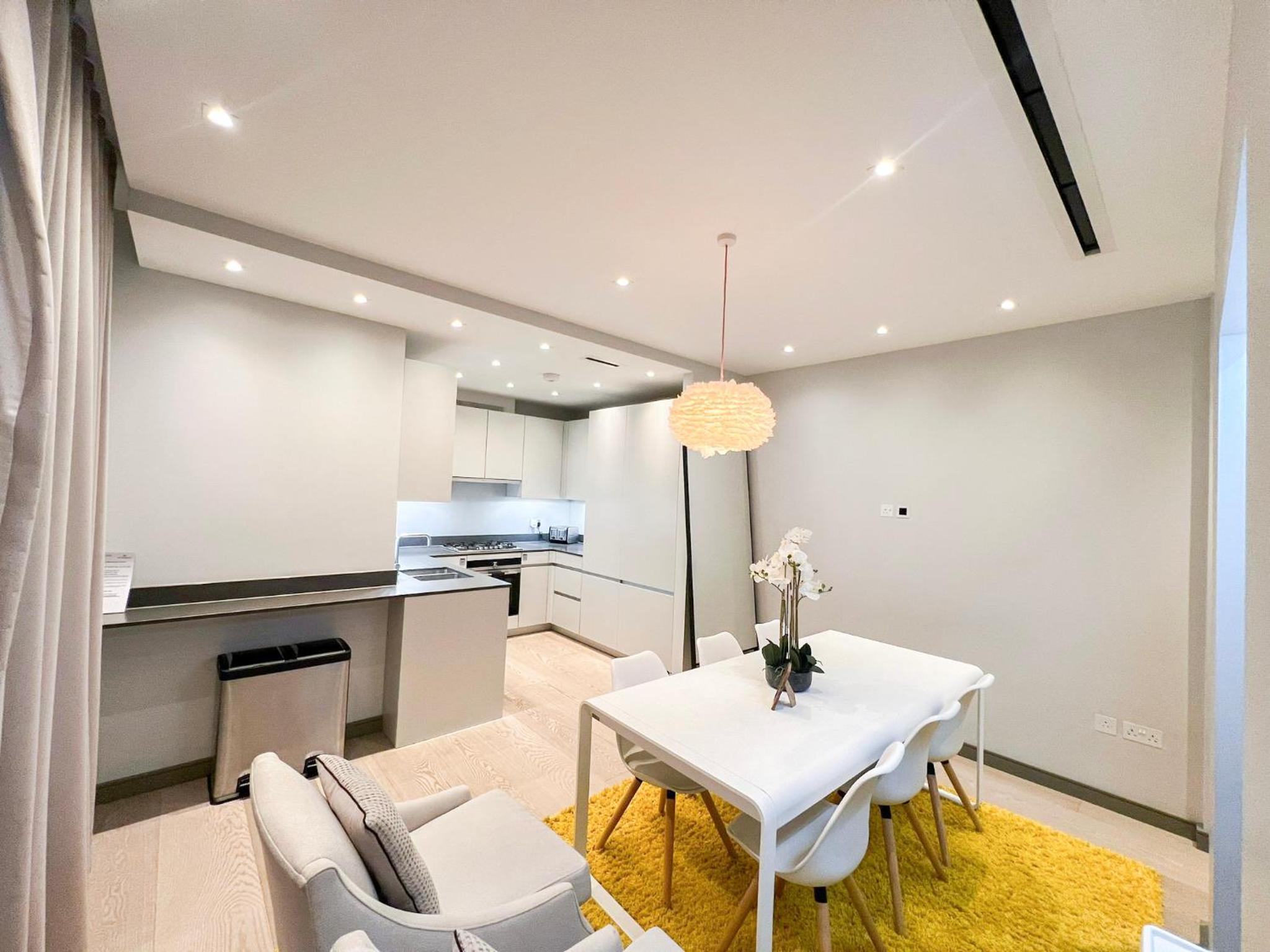 Posh 3 Bedroom flat with terrace and indoor fireplace in Mayfair, near Hyde Park