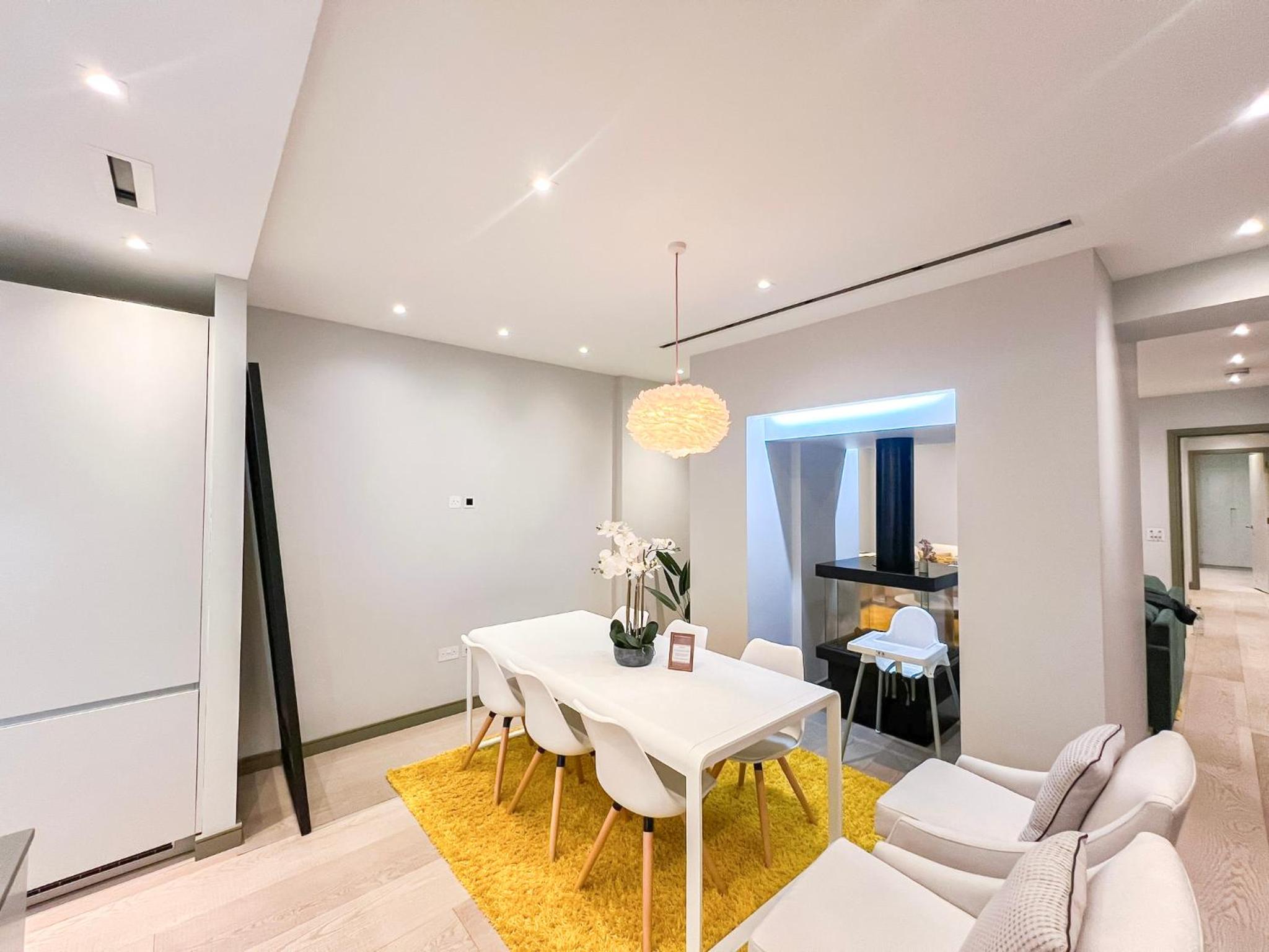 Posh 3 Bedroom flat with terrace and indoor fireplace in Mayfair, near Hyde Park