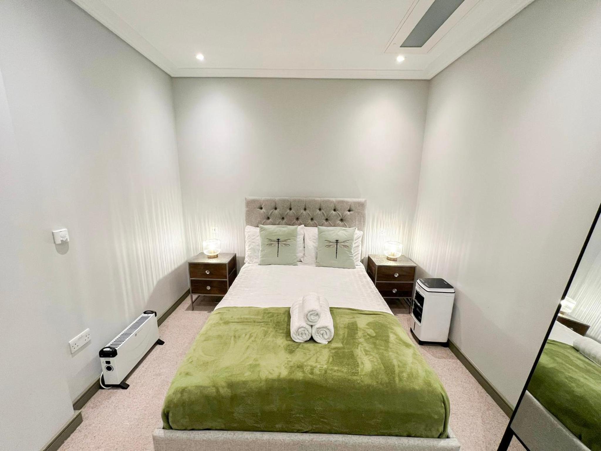 Posh 3 Bedroom flat with terrace and indoor fireplace in Mayfair, near Hyde Park