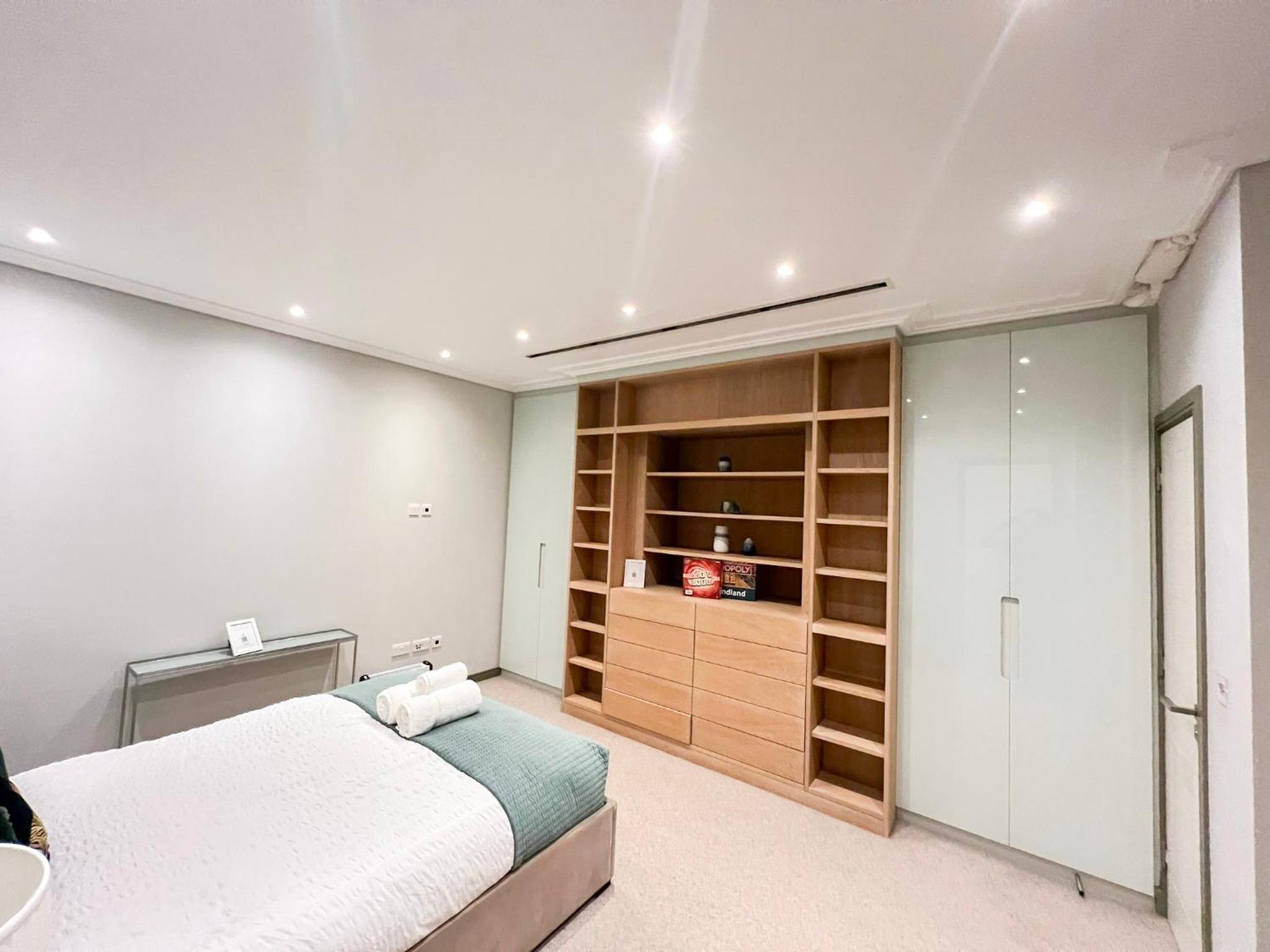 Posh 3 Bedroom flat with terrace and indoor fireplace in Mayfair, near Hyde Park