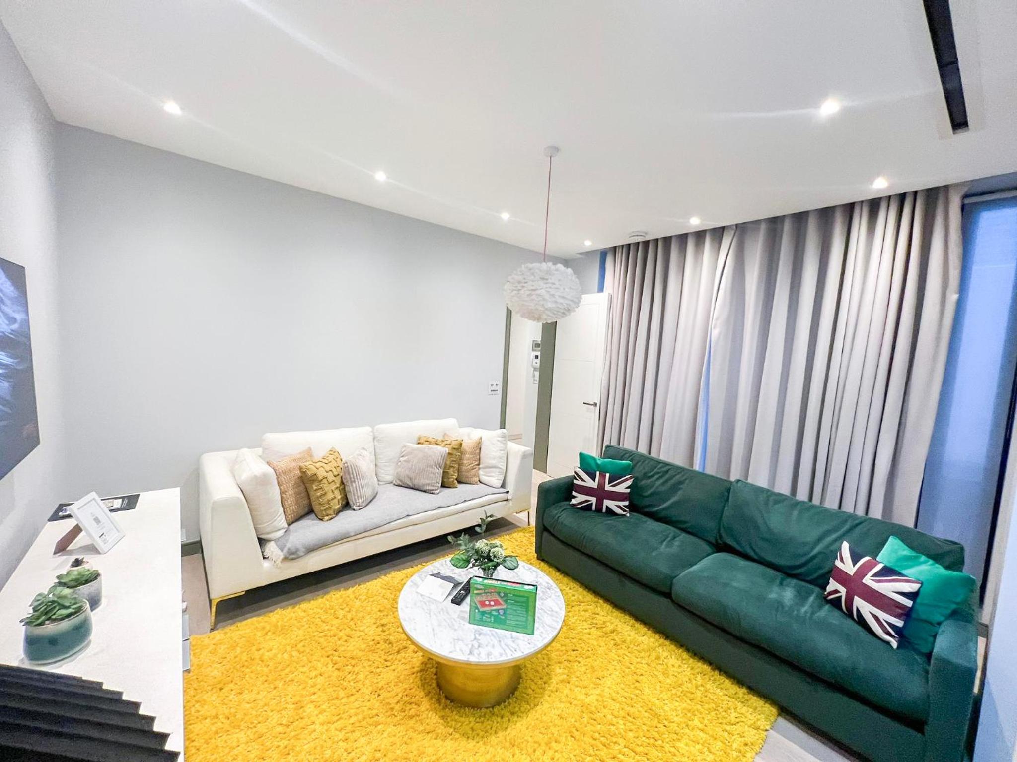 Posh 3 Bedroom flat with terrace and indoor fireplace in Mayfair, near Hyde Park