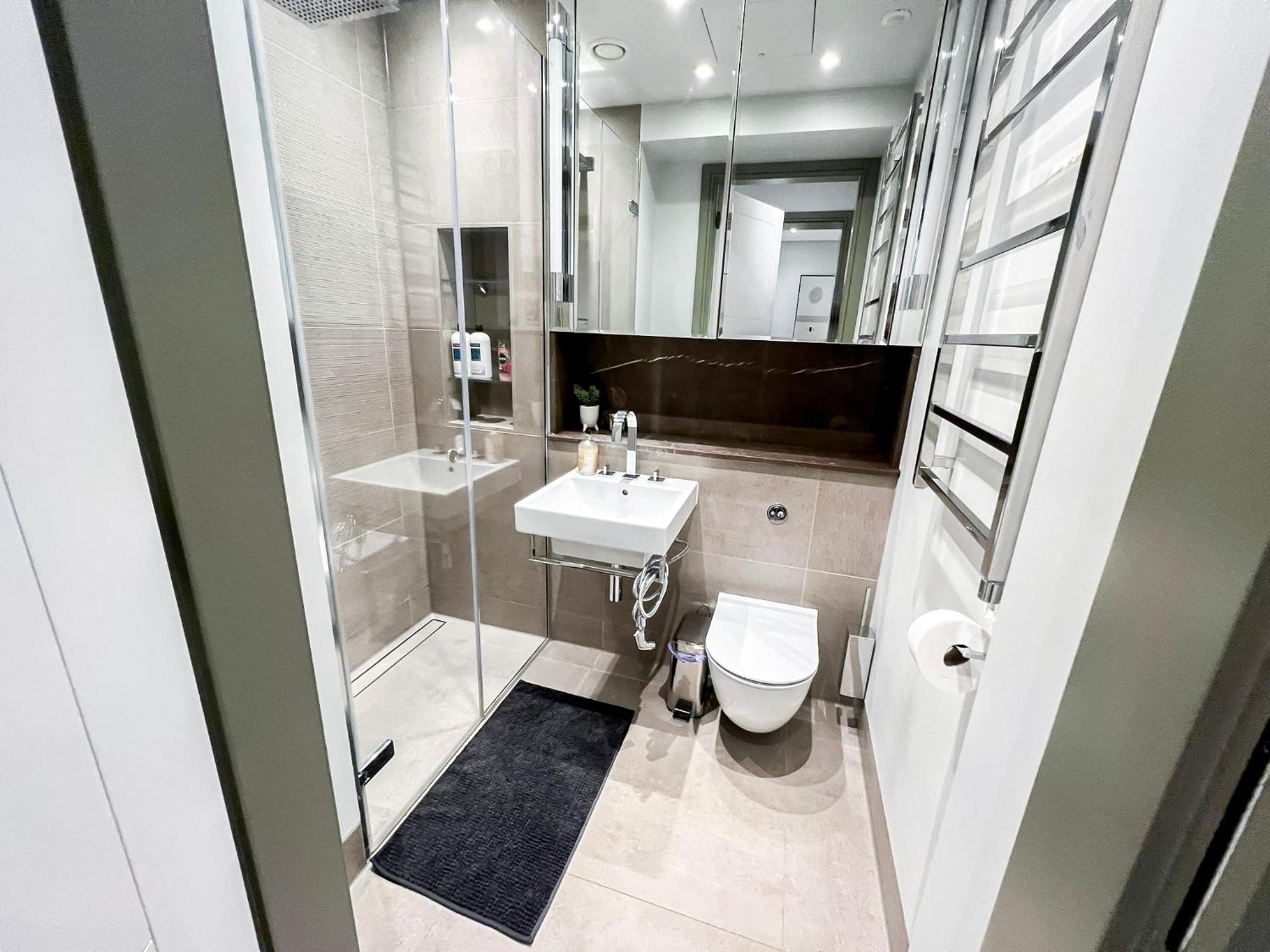 Posh 3 Bedroom flat with terrace and indoor fireplace in Mayfair, near Hyde Park