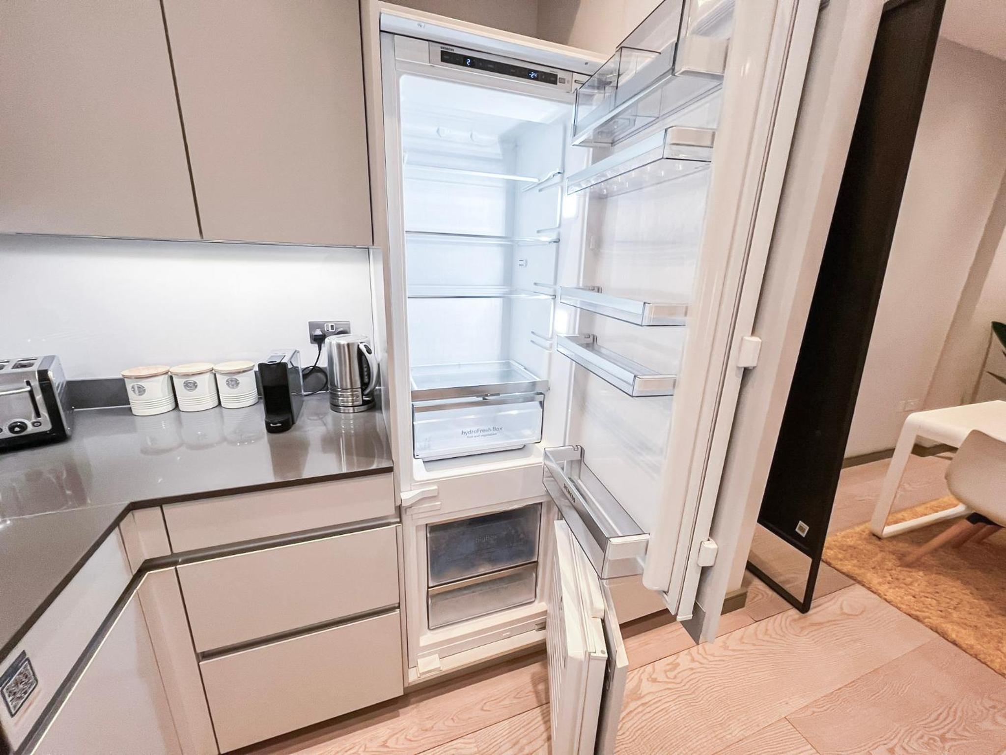 Posh 3 Bedroom flat with terrace and indoor fireplace in Mayfair, near Hyde Park