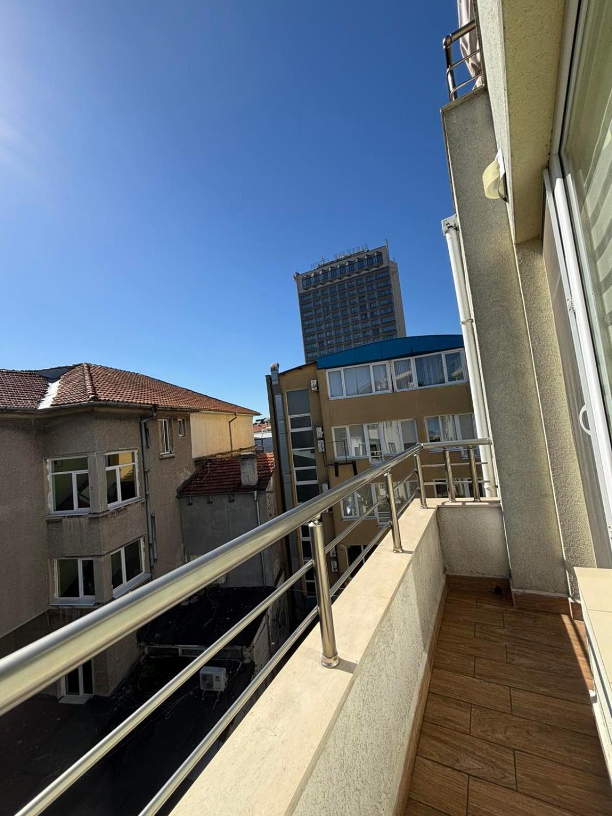 GRAND APARTMENT BOGORIDI - top center near to sea and sea garden