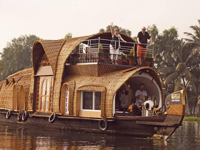 Bayloft Houseboats and Tours view 2