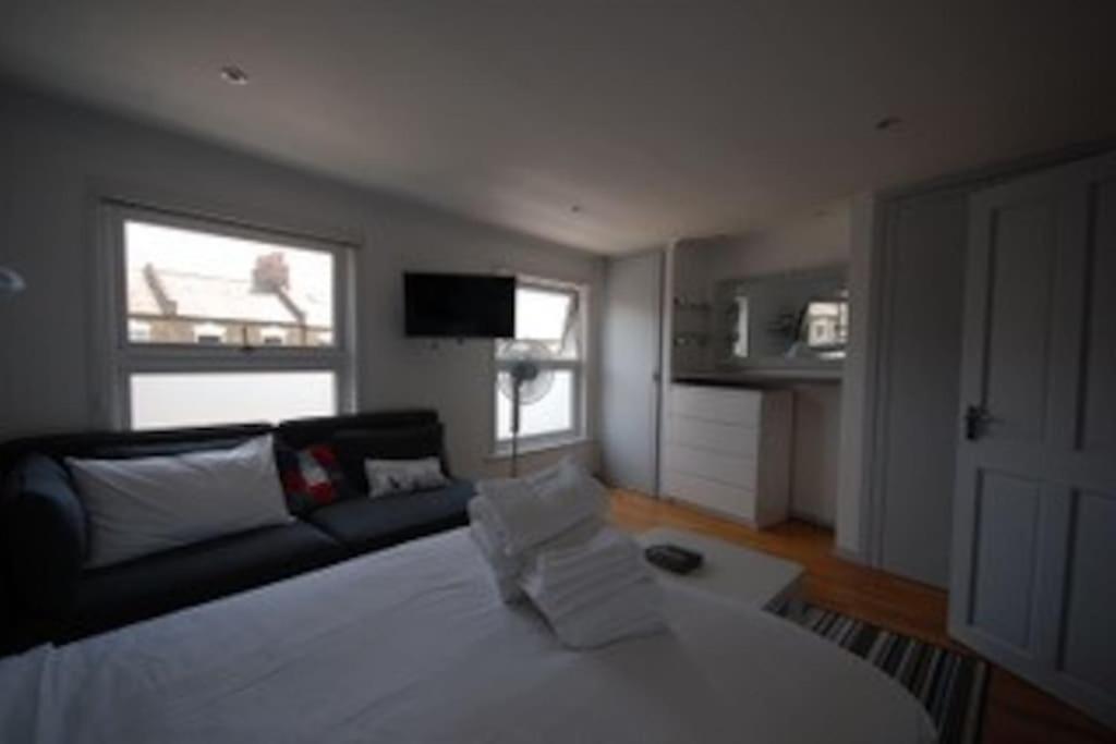 Lovely New Studio Flat - 24C