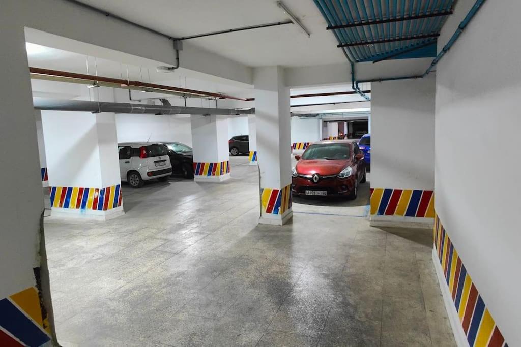 Luxe HUGE & SPACIOUS Modern 3BR City Center TANGER view 5