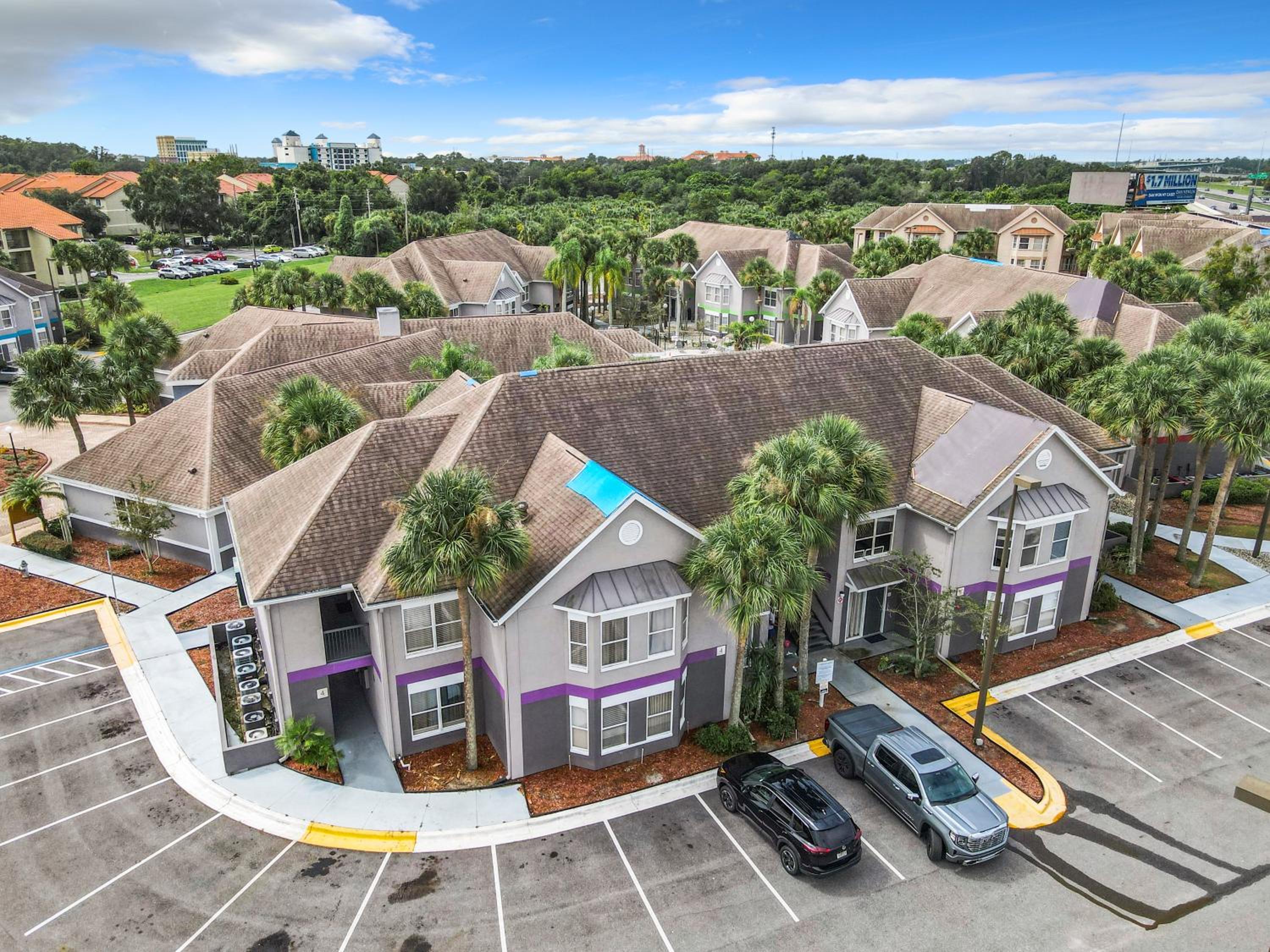 Be Our Guest! 1 Bedroom Condo Near Disney Parks!