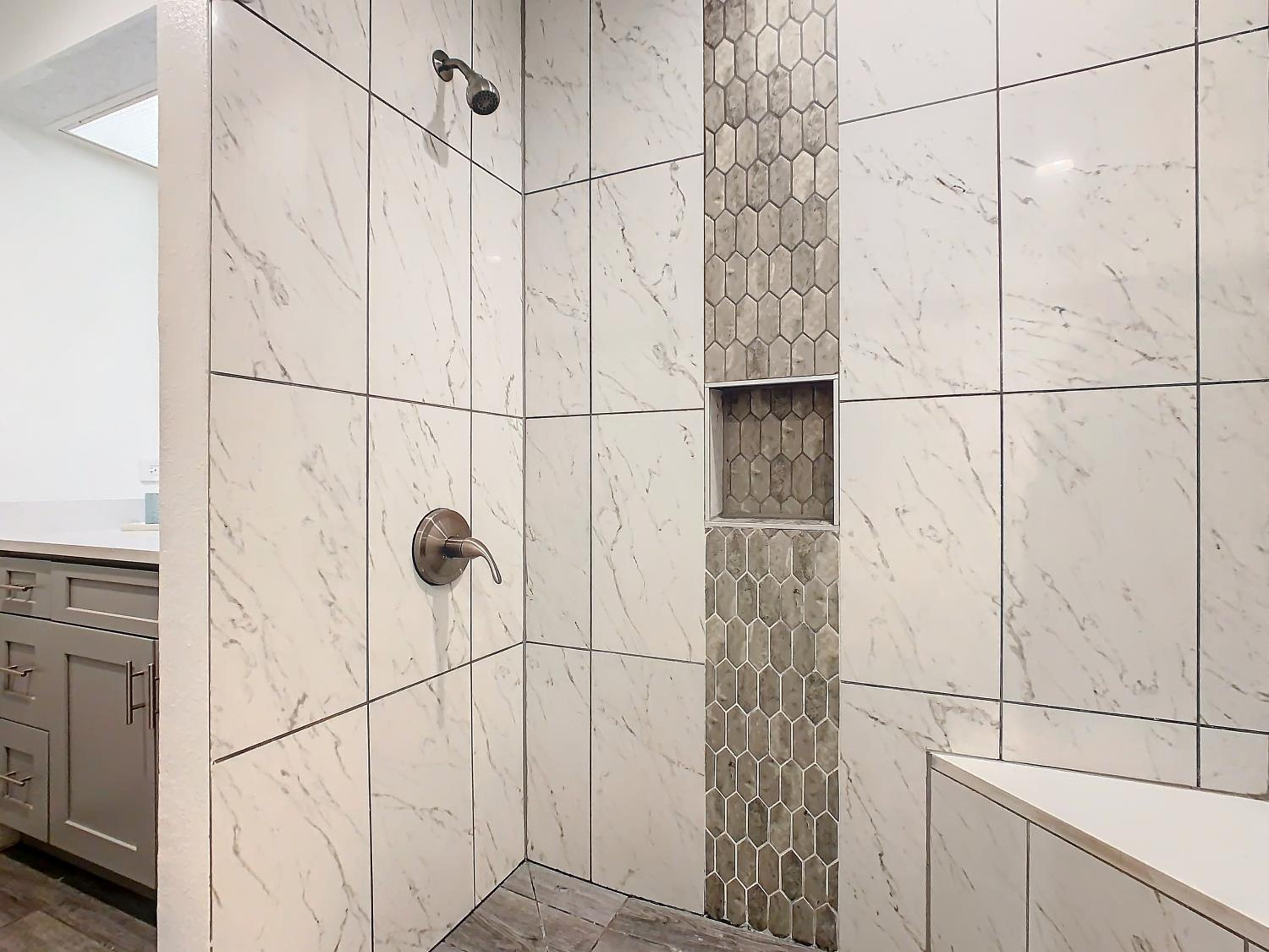 Be Our Guest! 1 Bedroom Condo Near Disney Parks!