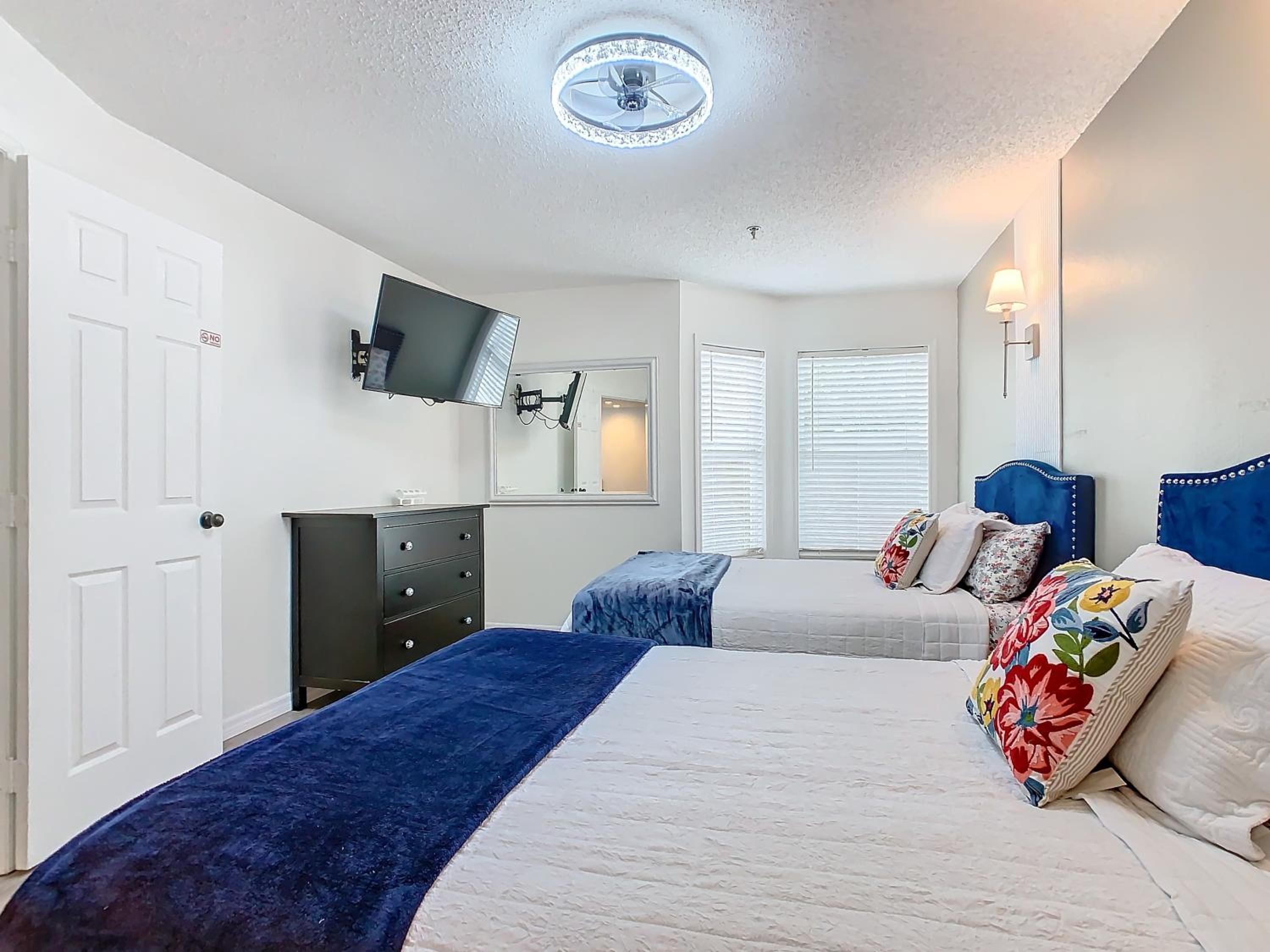 Be Our Guest! 1 Bedroom Condo Near Disney Parks!