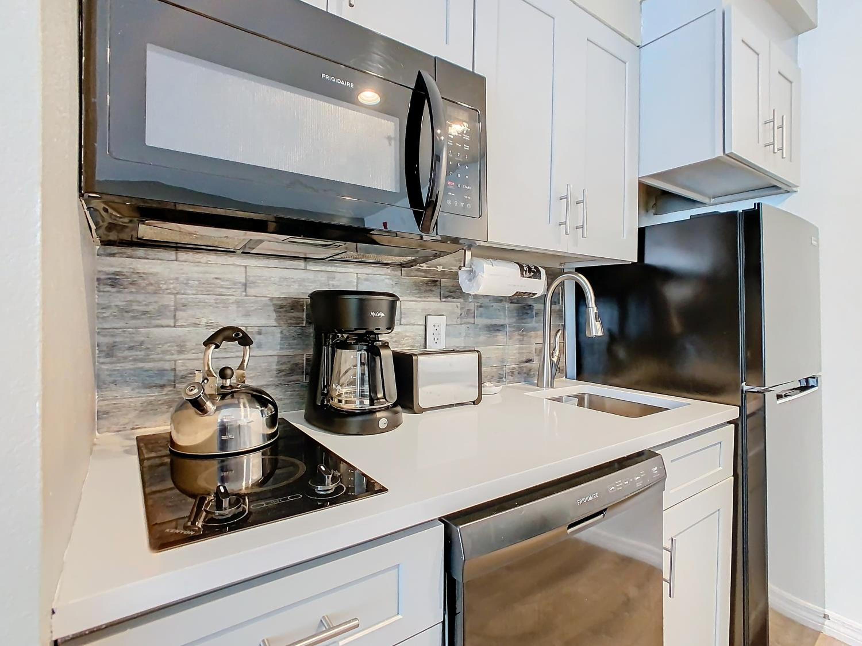 Be Our Guest! 1 Bedroom Condo Near Disney Parks!