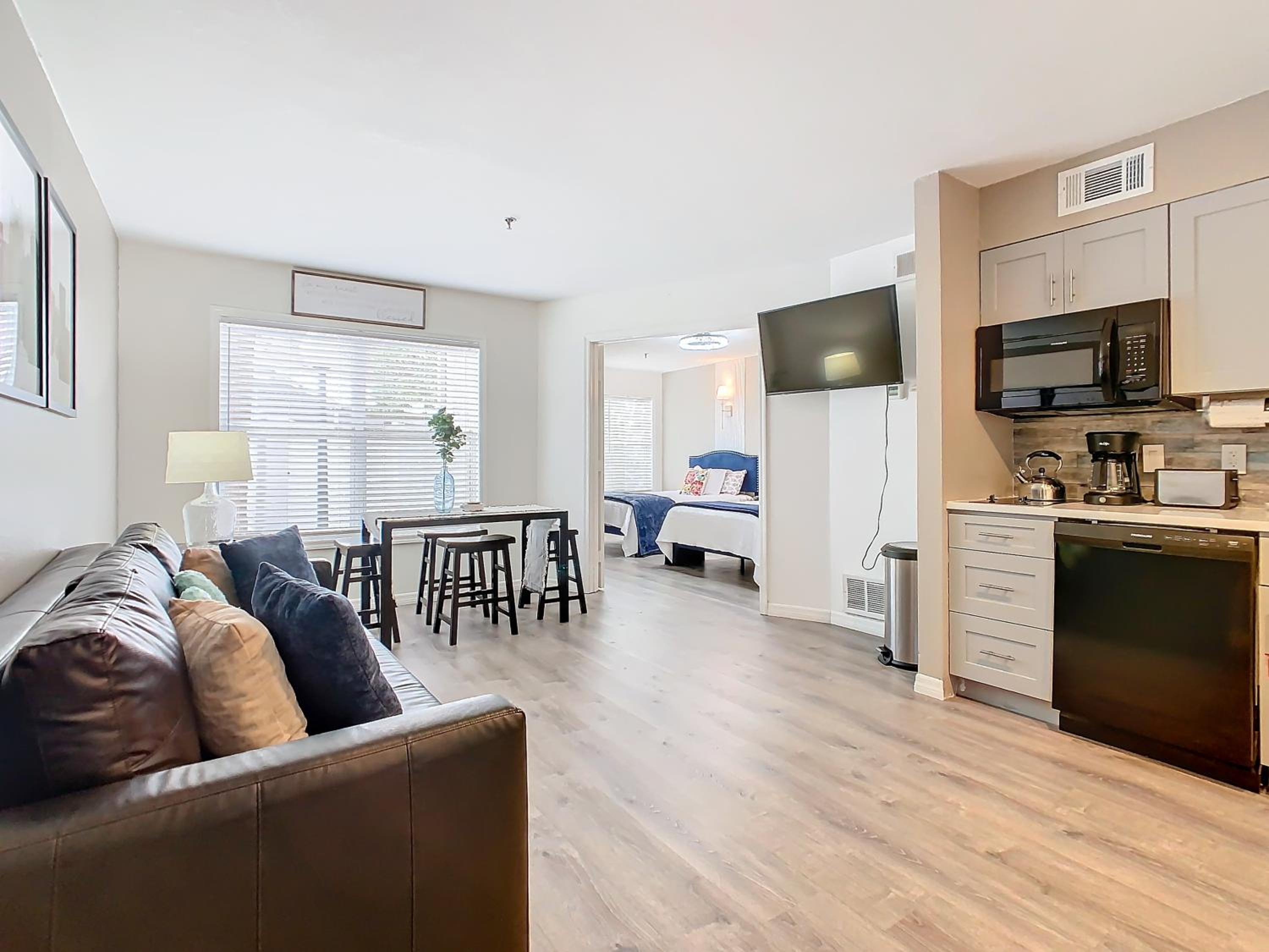 Be Our Guest! 1 Bedroom Condo Near Disney Parks!