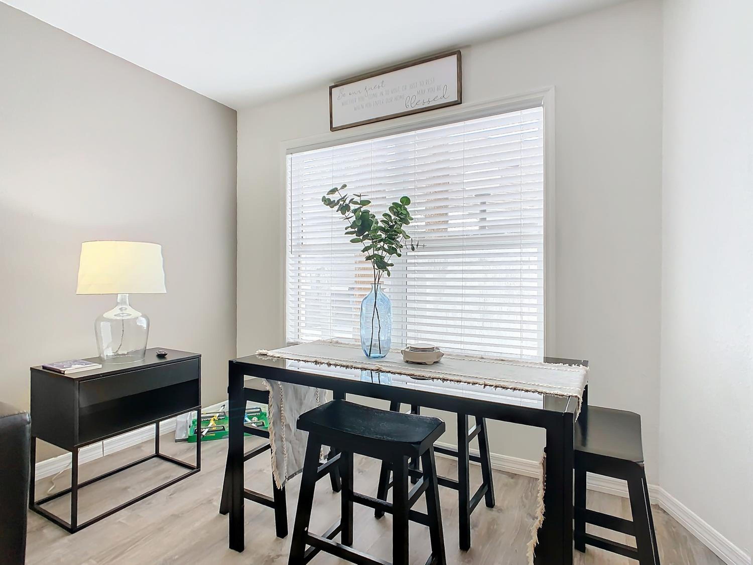 Be Our Guest! 1 Bedroom Condo Near Disney Parks!