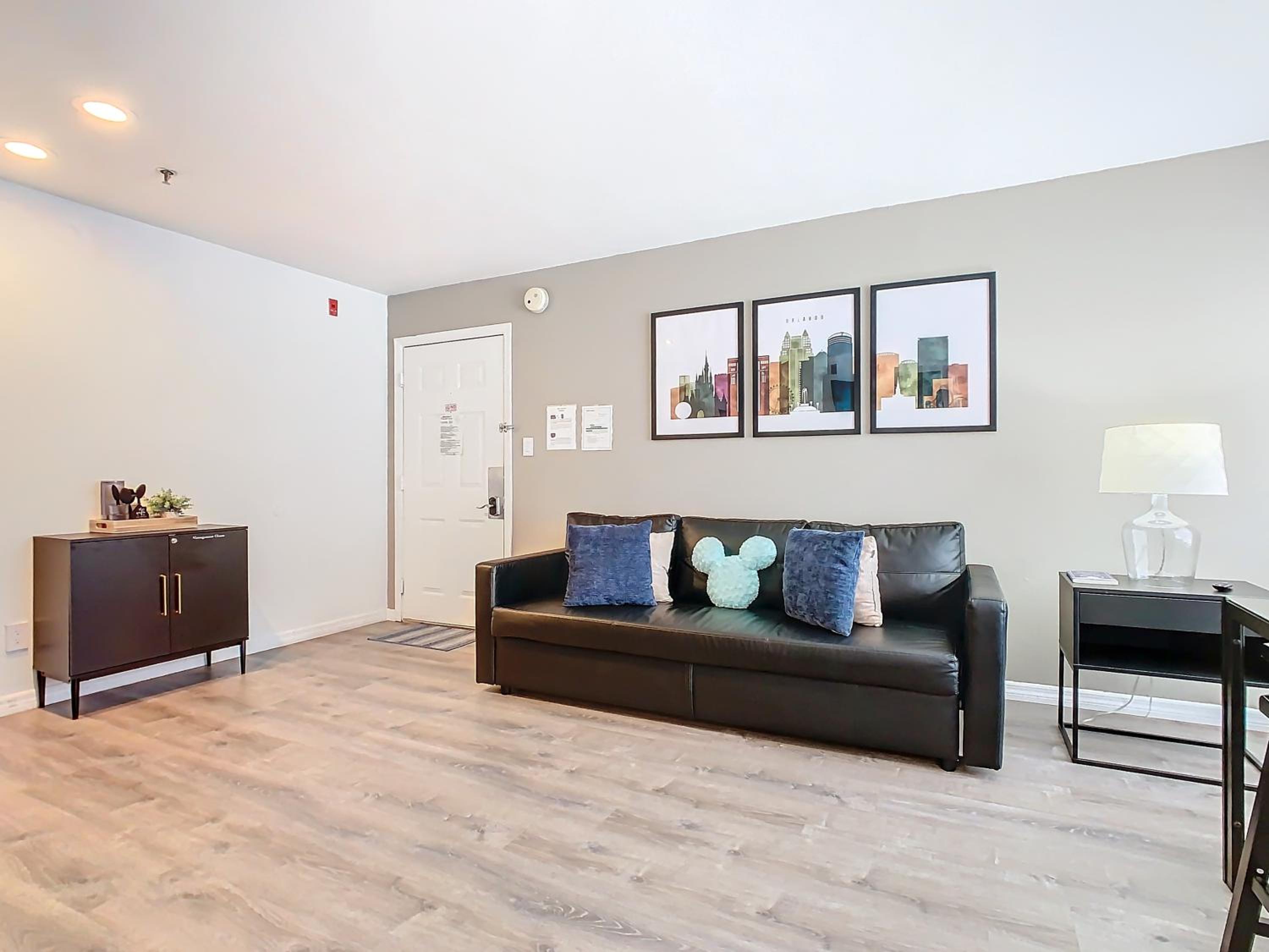 Be Our Guest! 1 Bedroom Condo Near Disney Parks!