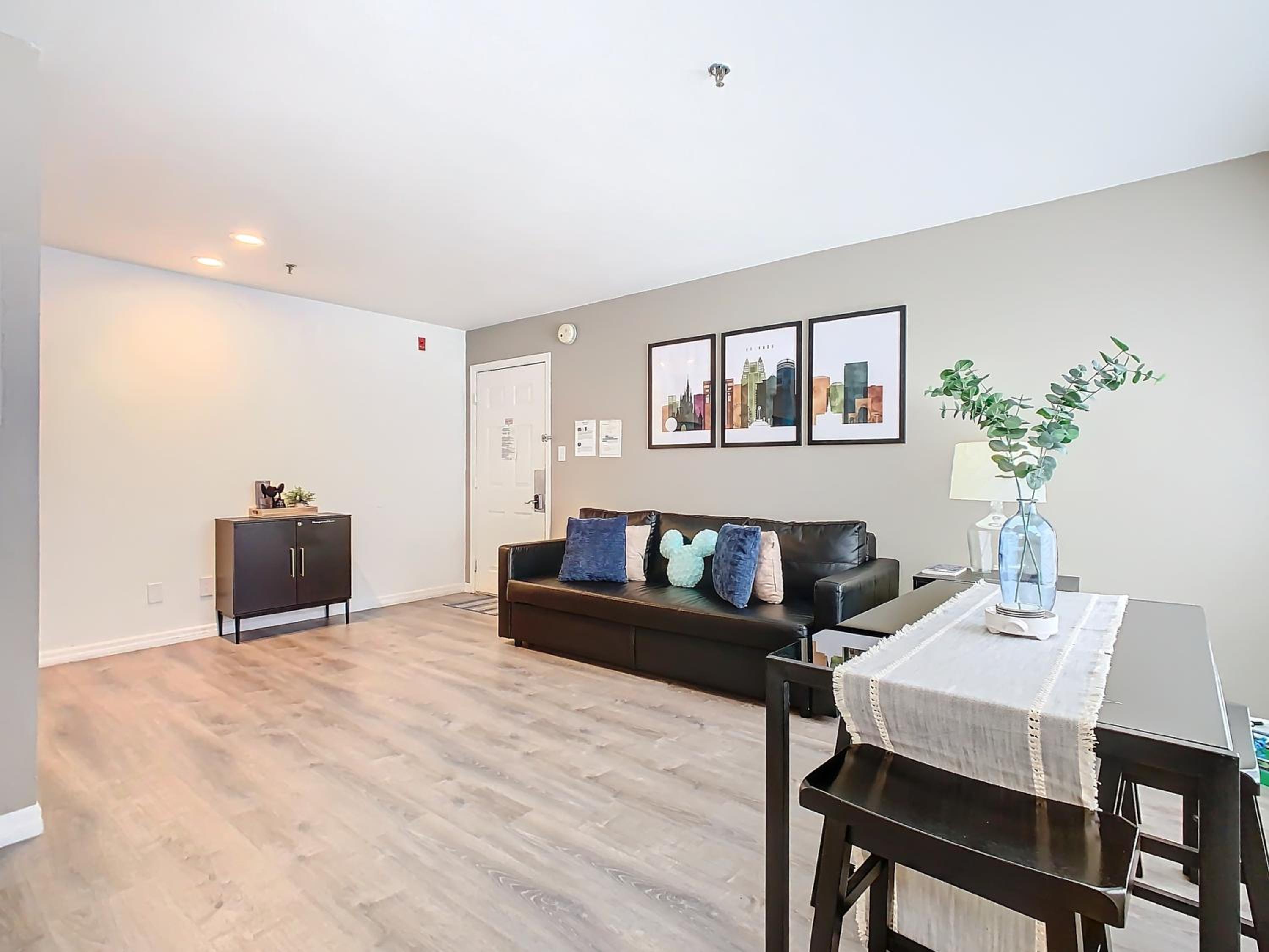 Be Our Guest! 1 Bedroom Condo Near Disney Parks!