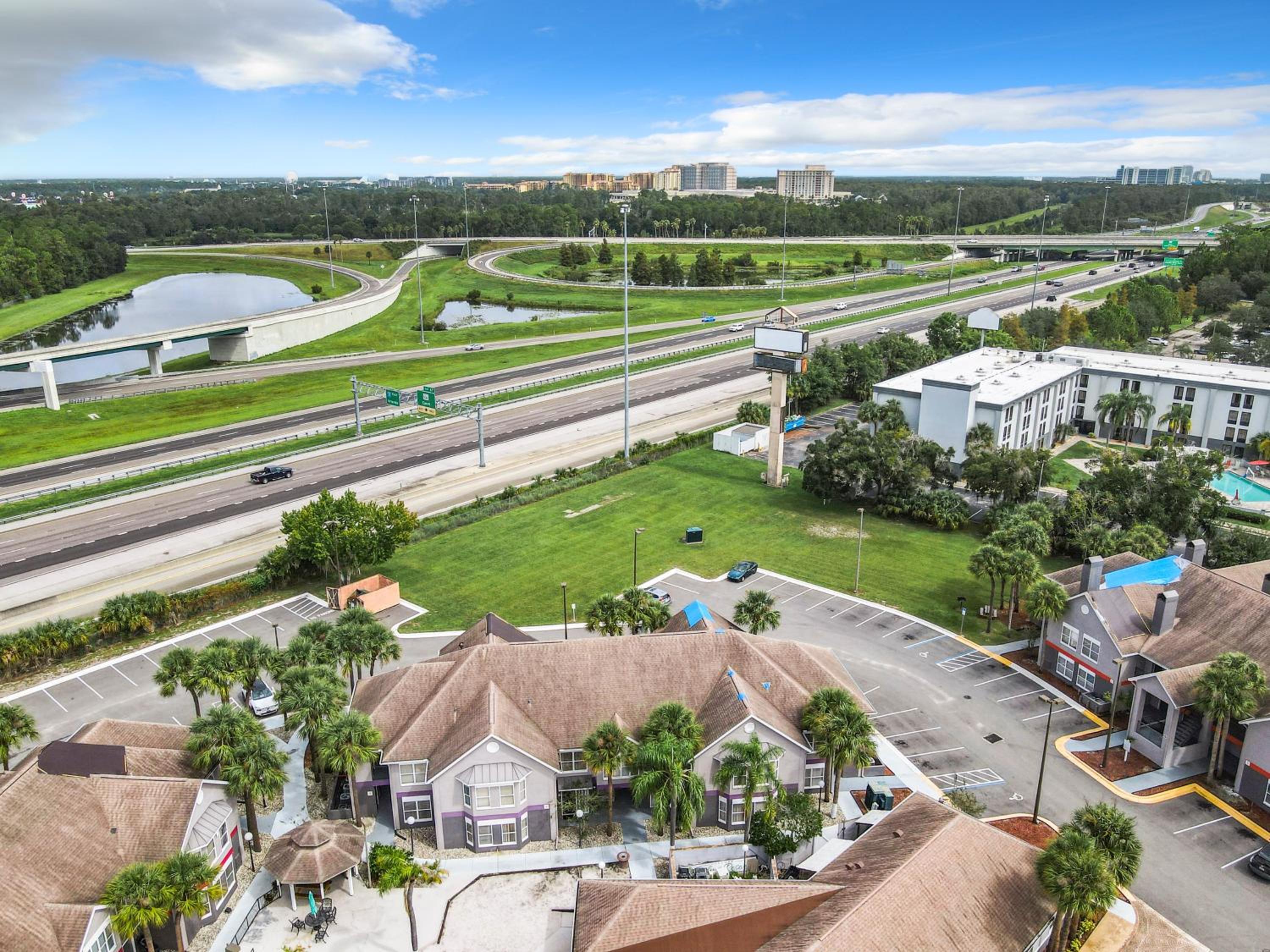 Be Our Guest! 1 Bedroom Condo Near Disney Parks!