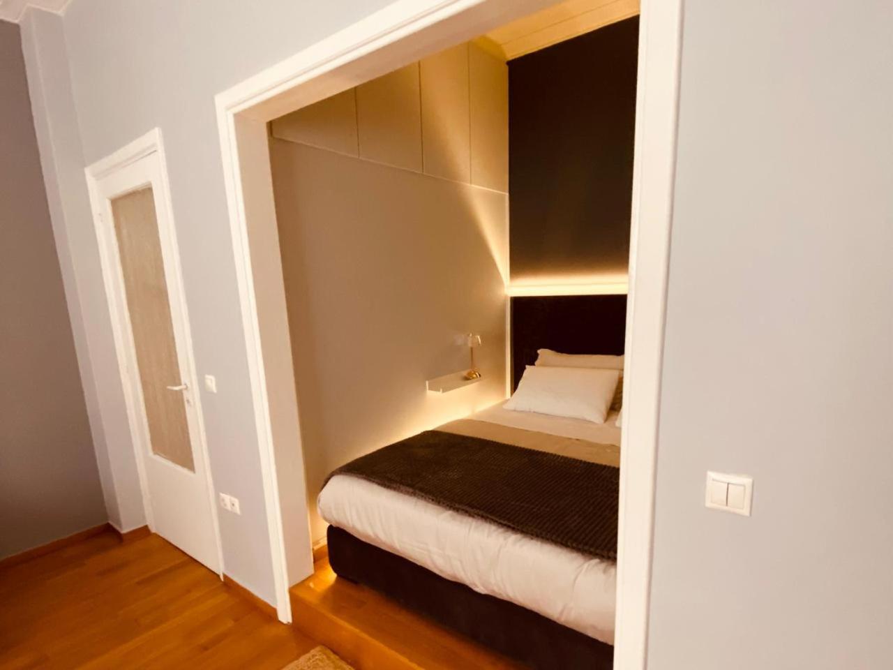 Athina's Nest