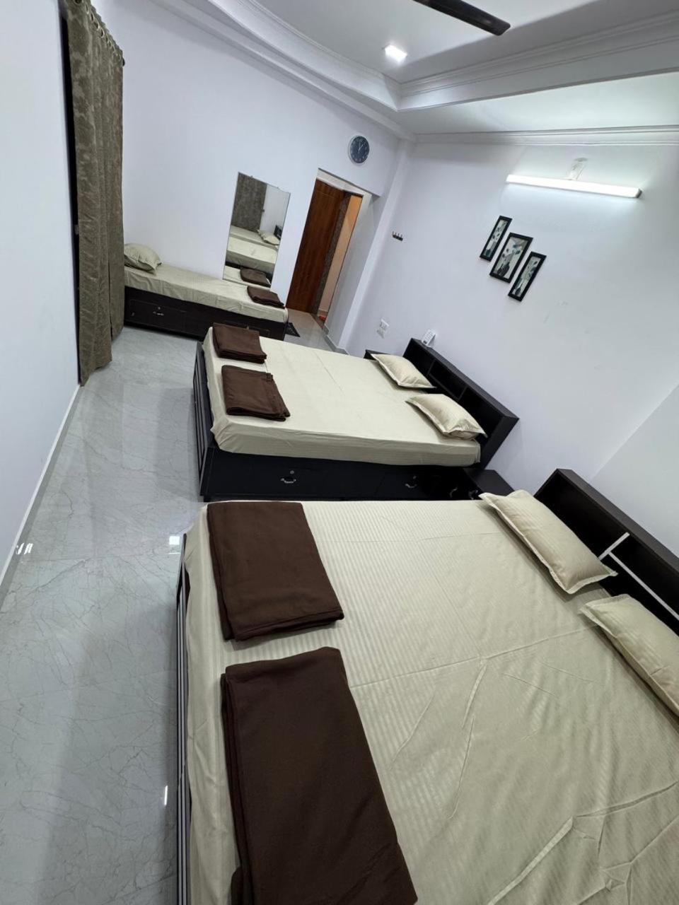 JNK premium rooms 5 Beds view 3