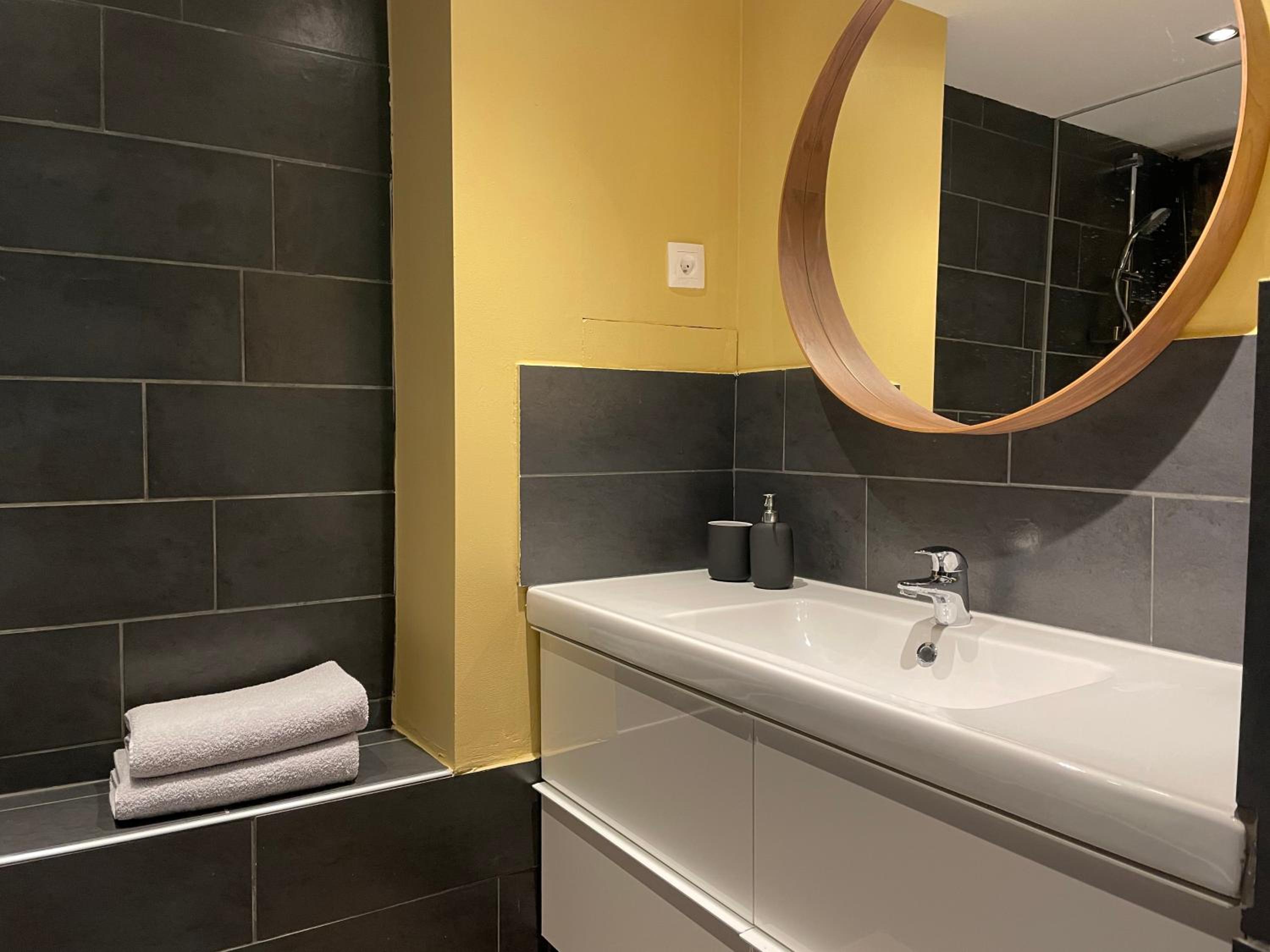 Cosy & bright apartment in Belle Epoque-area